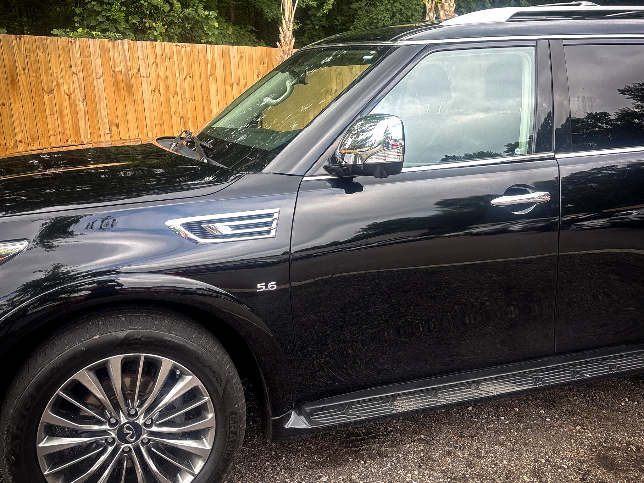 2020 Infiniti QX80 Luxe photo 4