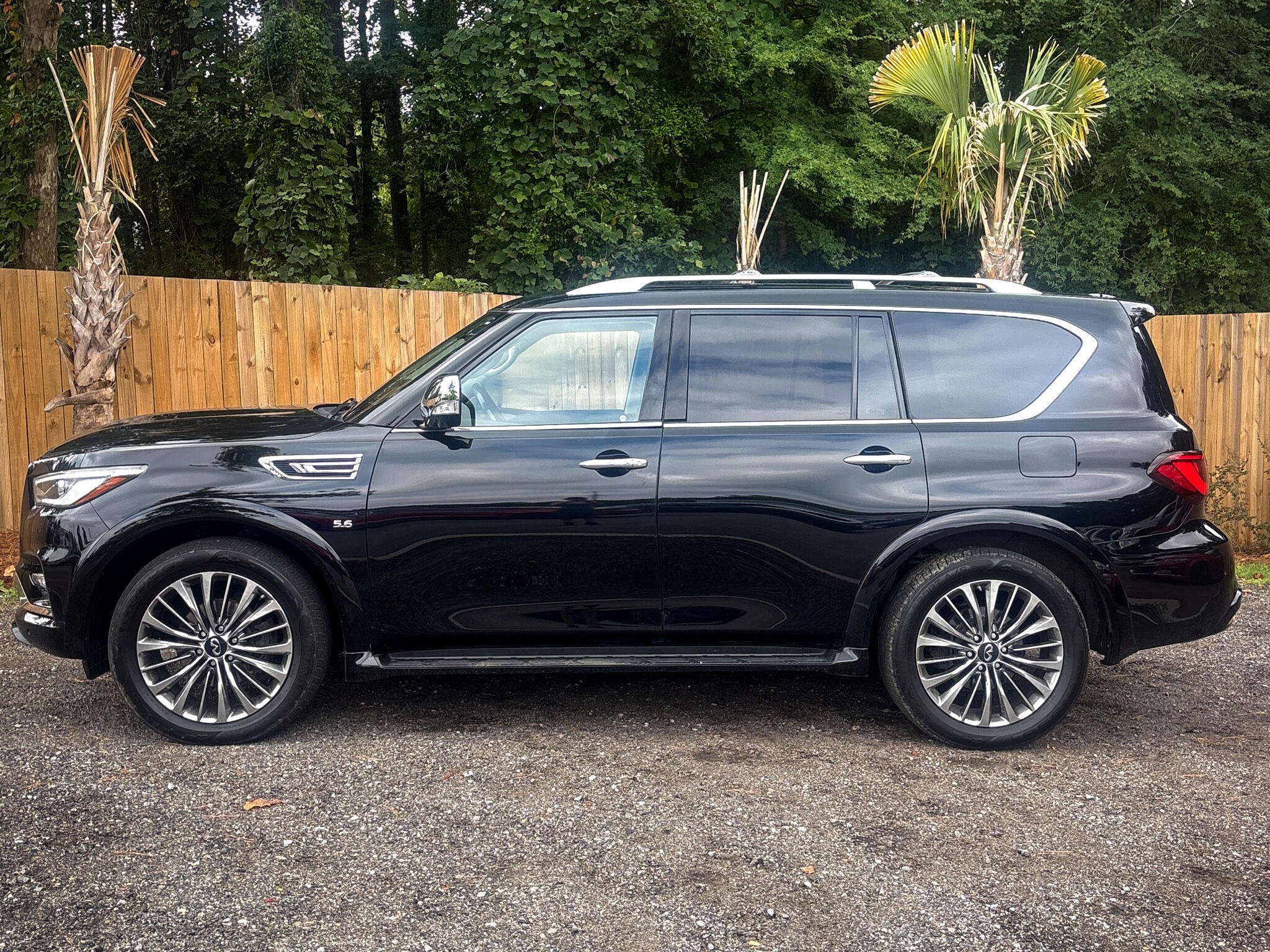 2020 Infiniti QX80 Luxe photo 6