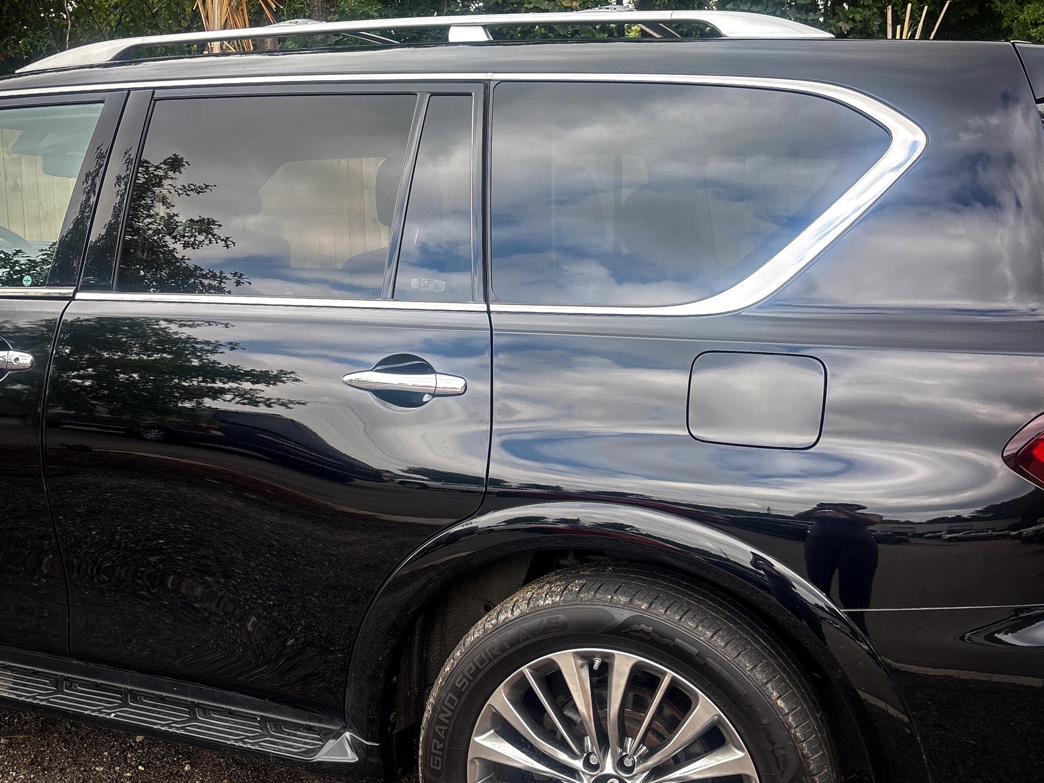 2020 Infiniti QX80 Luxe photo 7