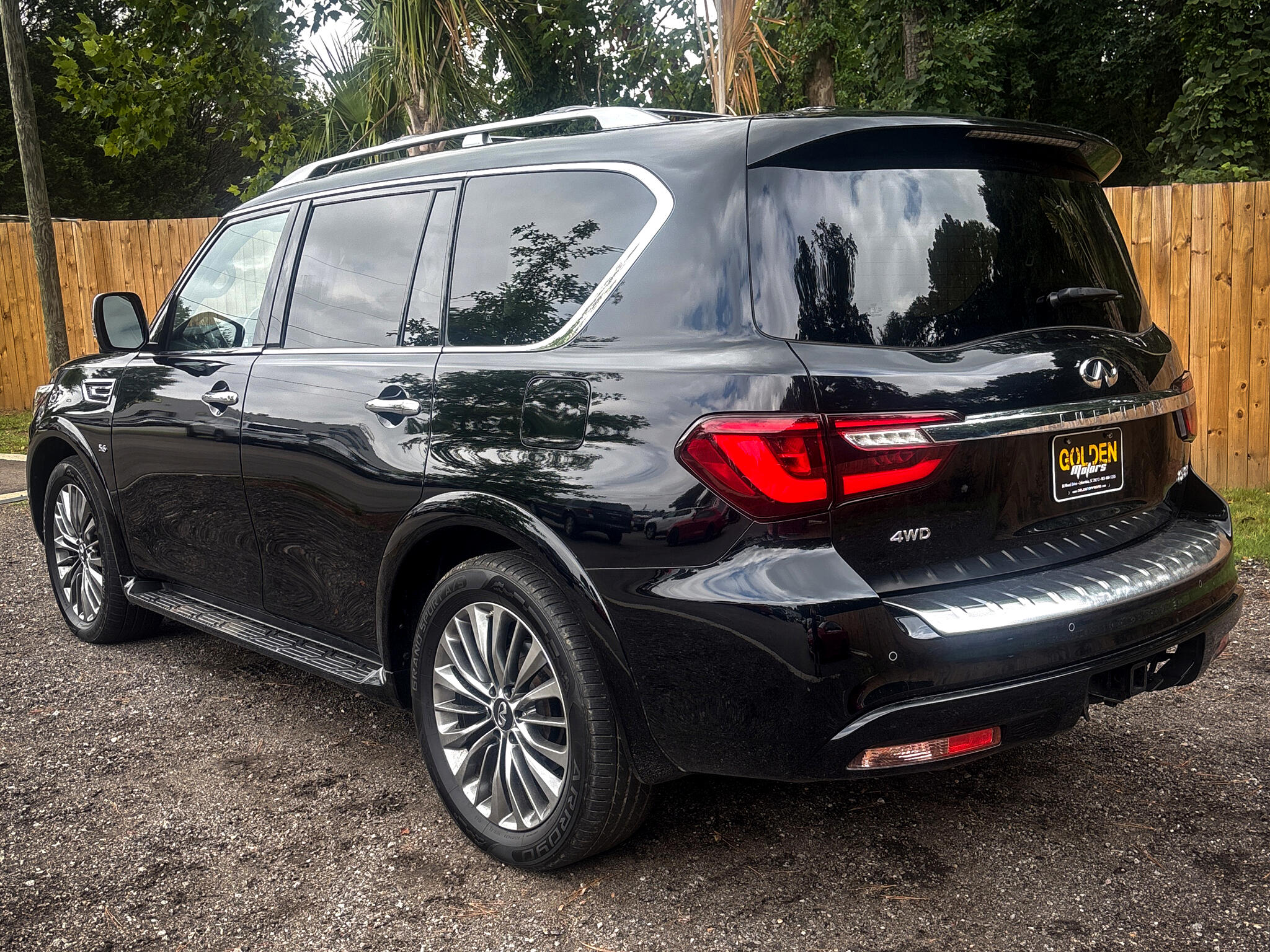 2020 Infiniti QX80 Luxe photo 9