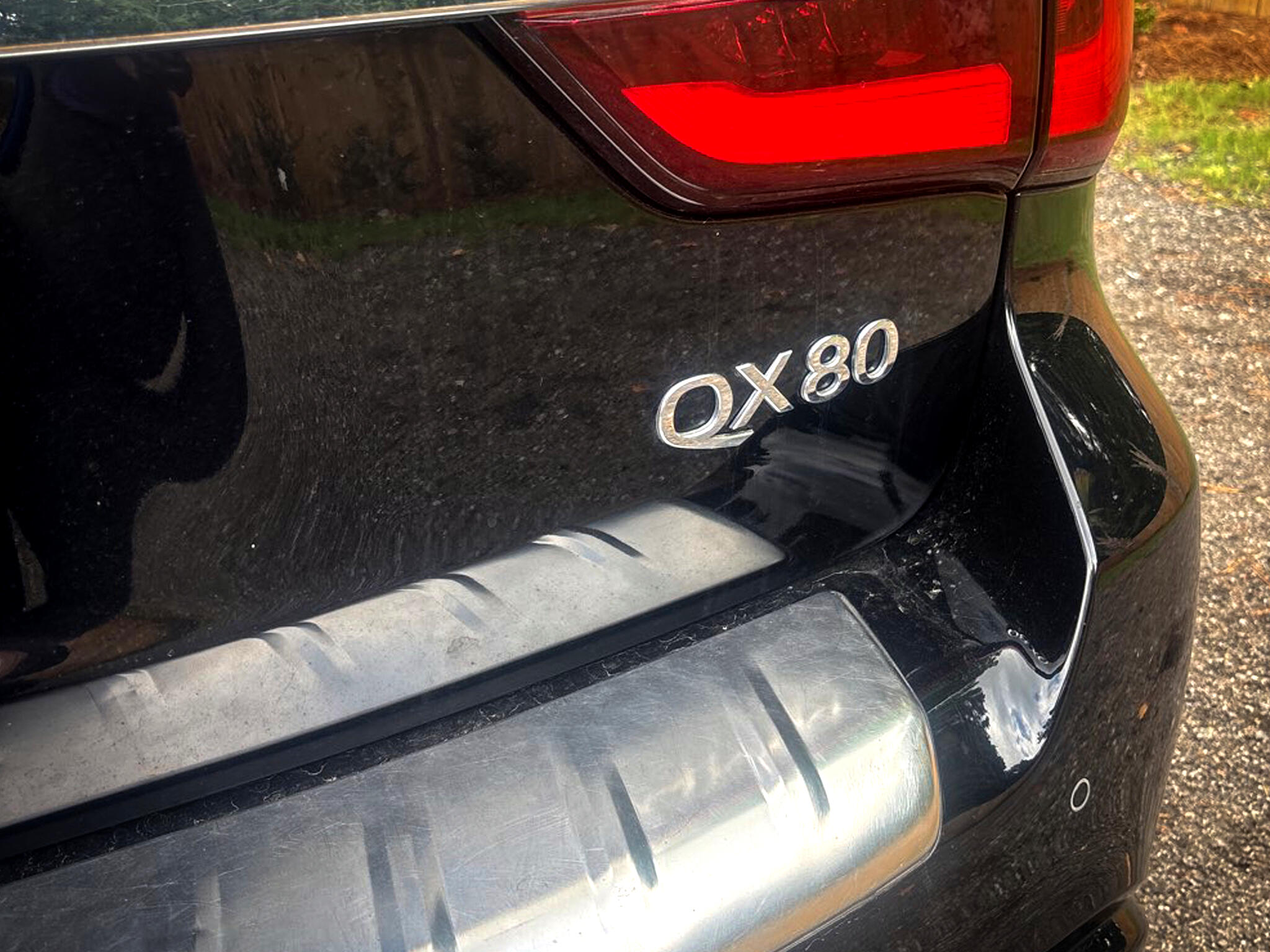 2020 Infiniti QX80 Luxe photo 11