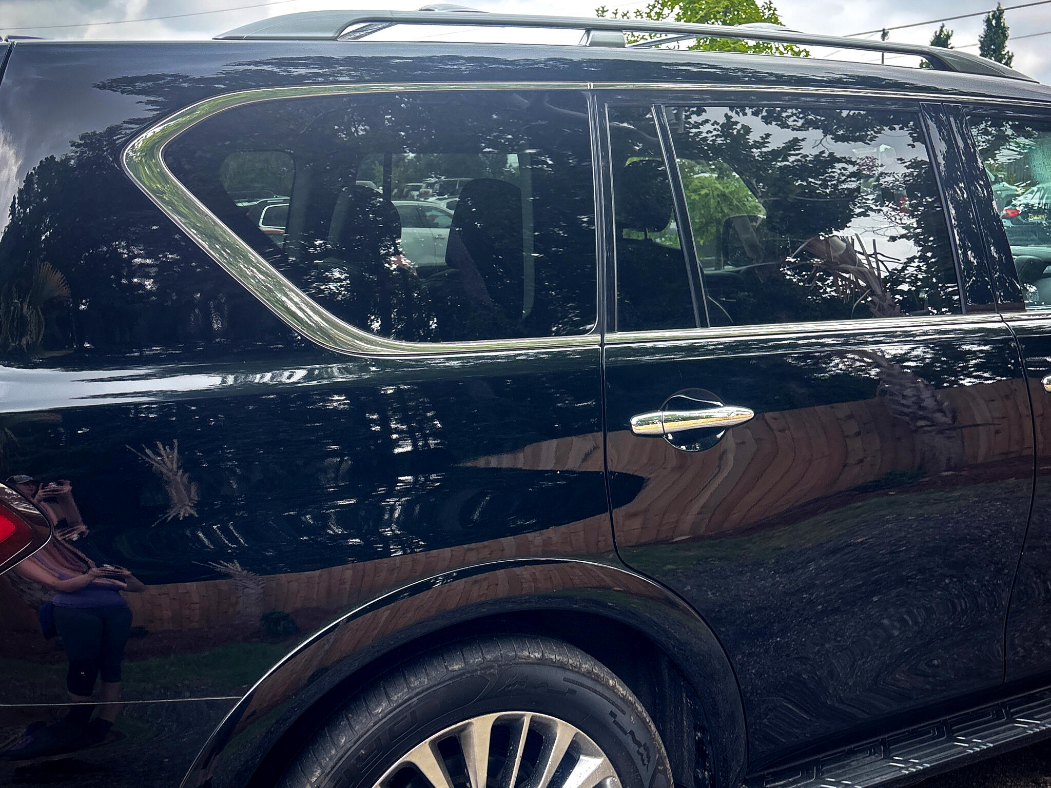 2020 Infiniti QX80 Luxe photo 16