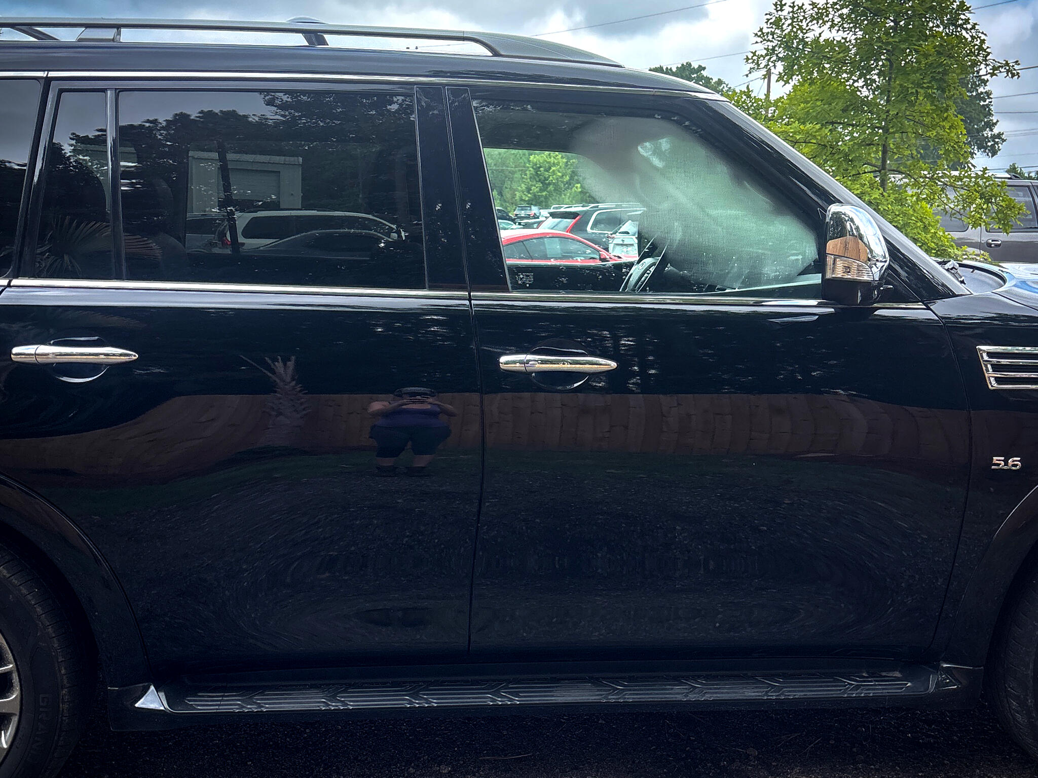 2020 Infiniti QX80 Luxe photo 17