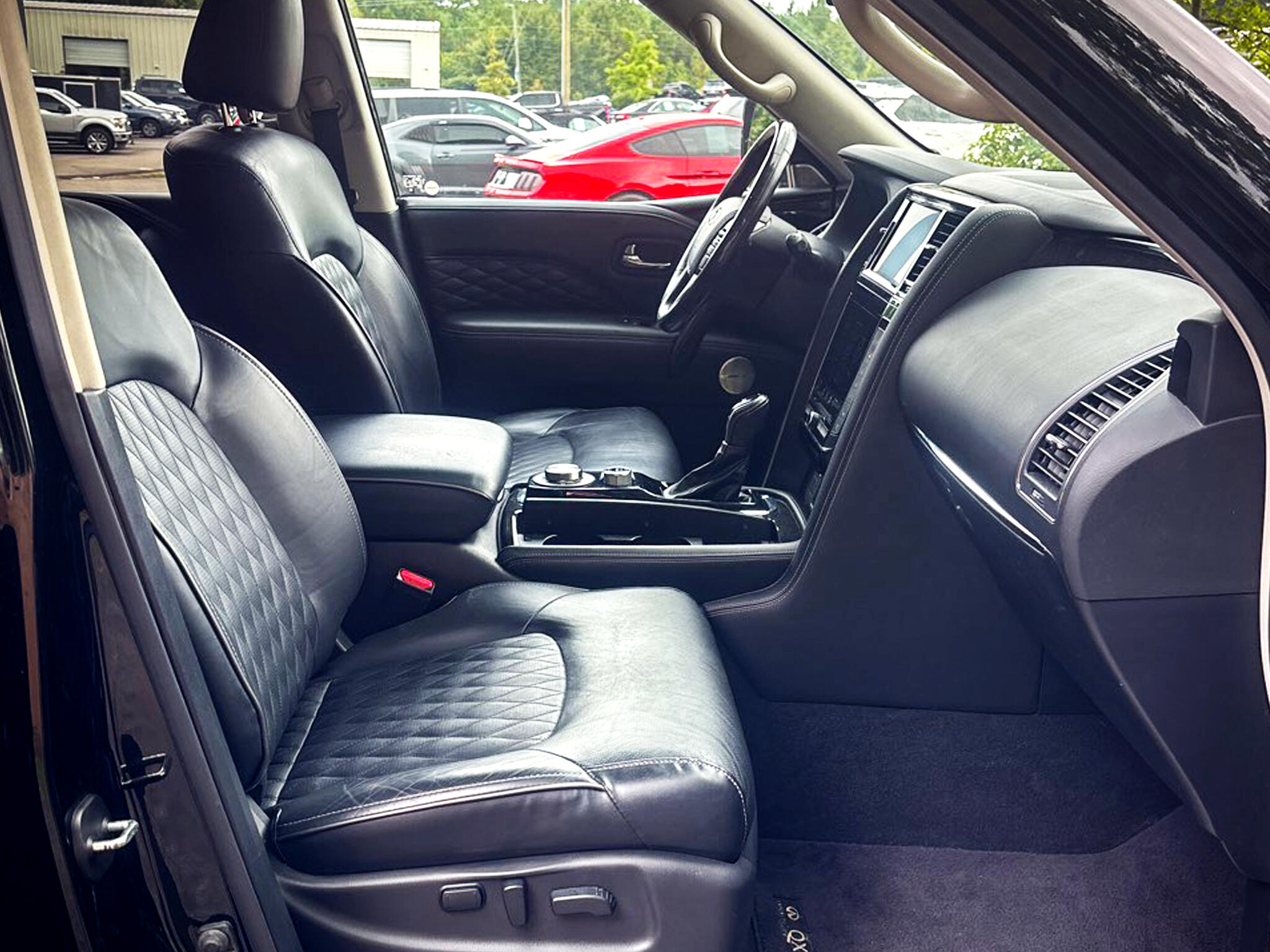 2020 Infiniti QX80 Luxe photo 31