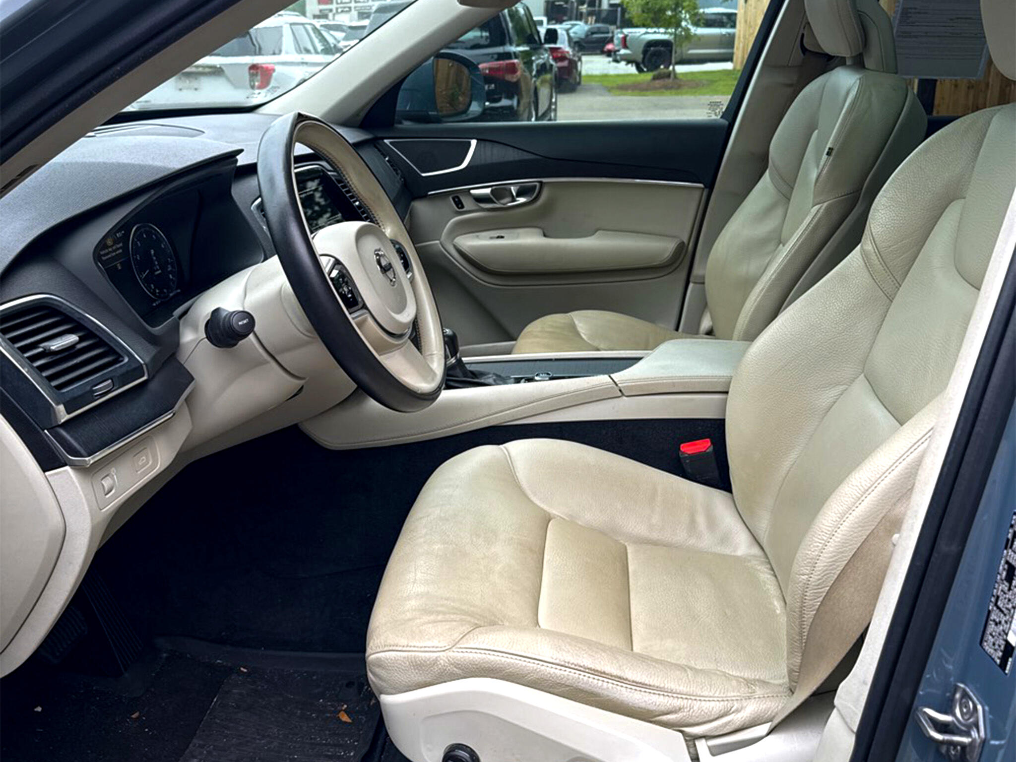 2020 Volvo XC90 T5 Momentum photo 23