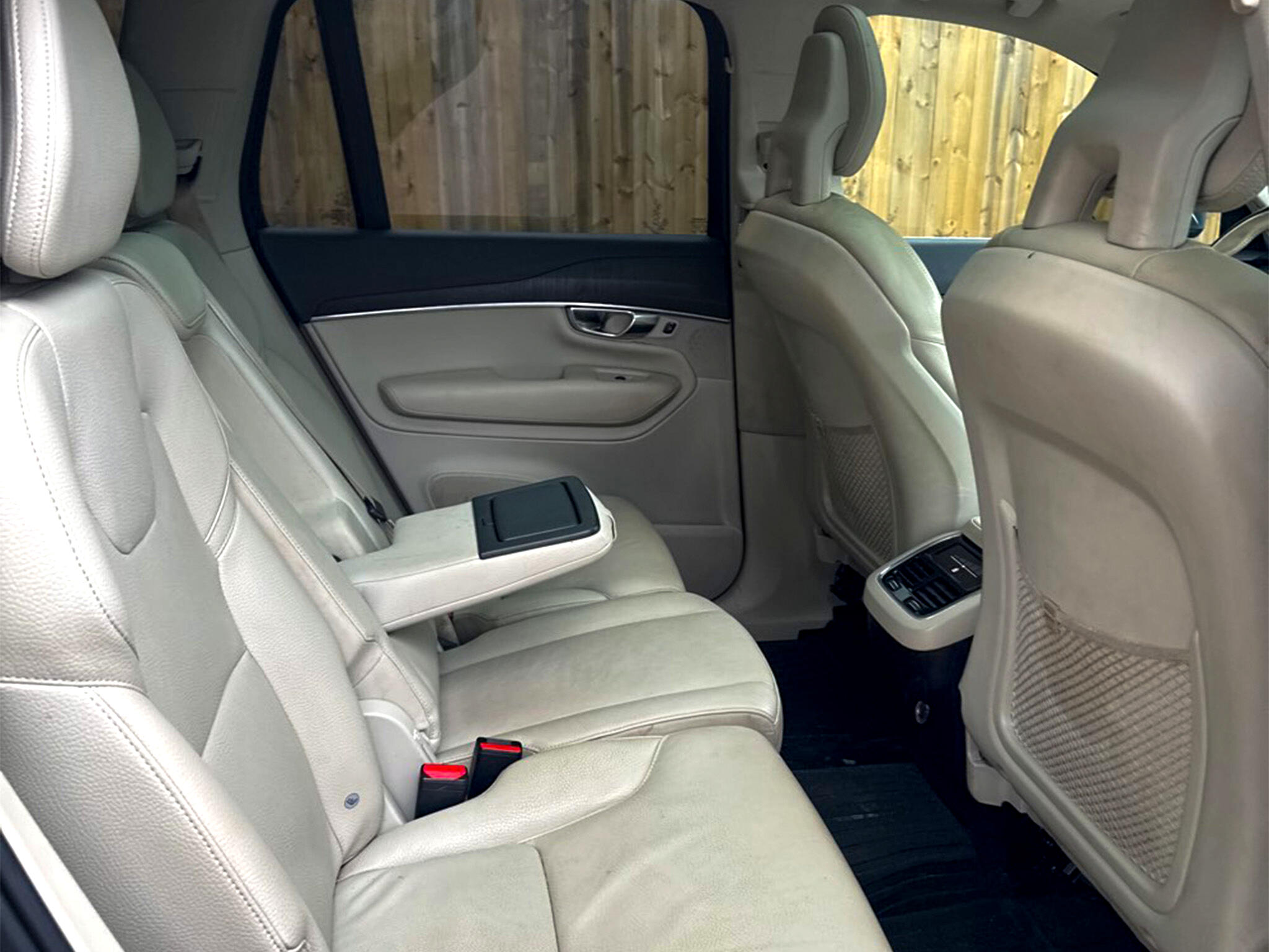 2020 Volvo XC90 T5 Momentum photo 31