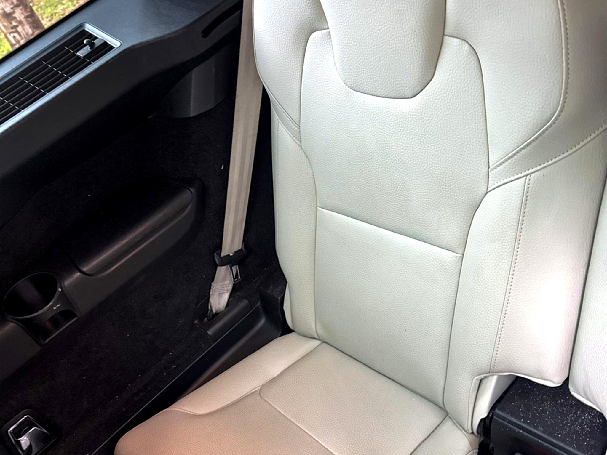 2020 Volvo XC90 T5 Momentum photo 32