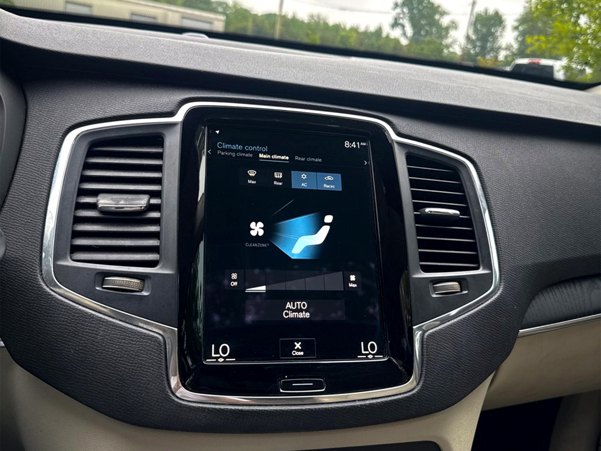 2020 Volvo XC90 T5 Momentum photo 28