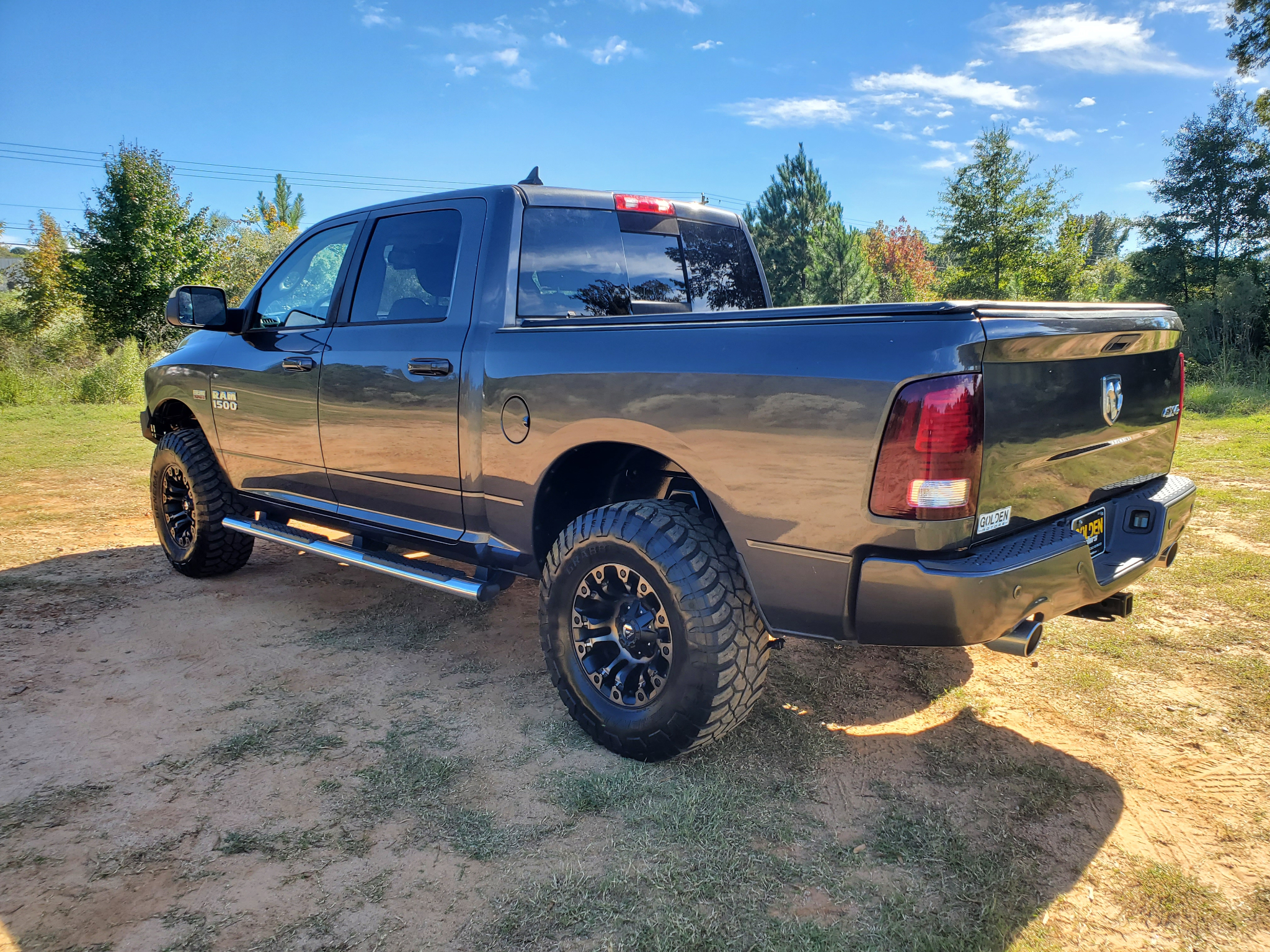RAM 1500 4WD Crew Cab 140.5" Sport 2016