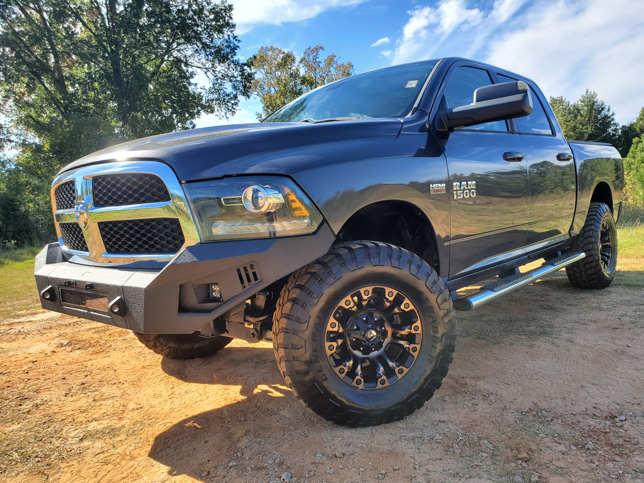 RAM 1500 4WD Crew Cab 140.5" Sport 2016