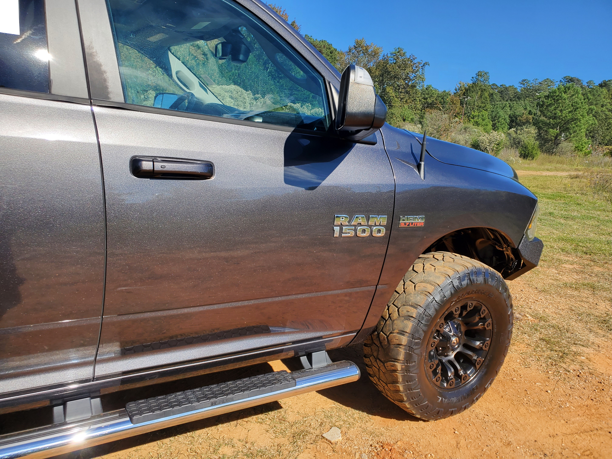 RAM 1500 4WD Crew Cab 140.5" Sport 2016