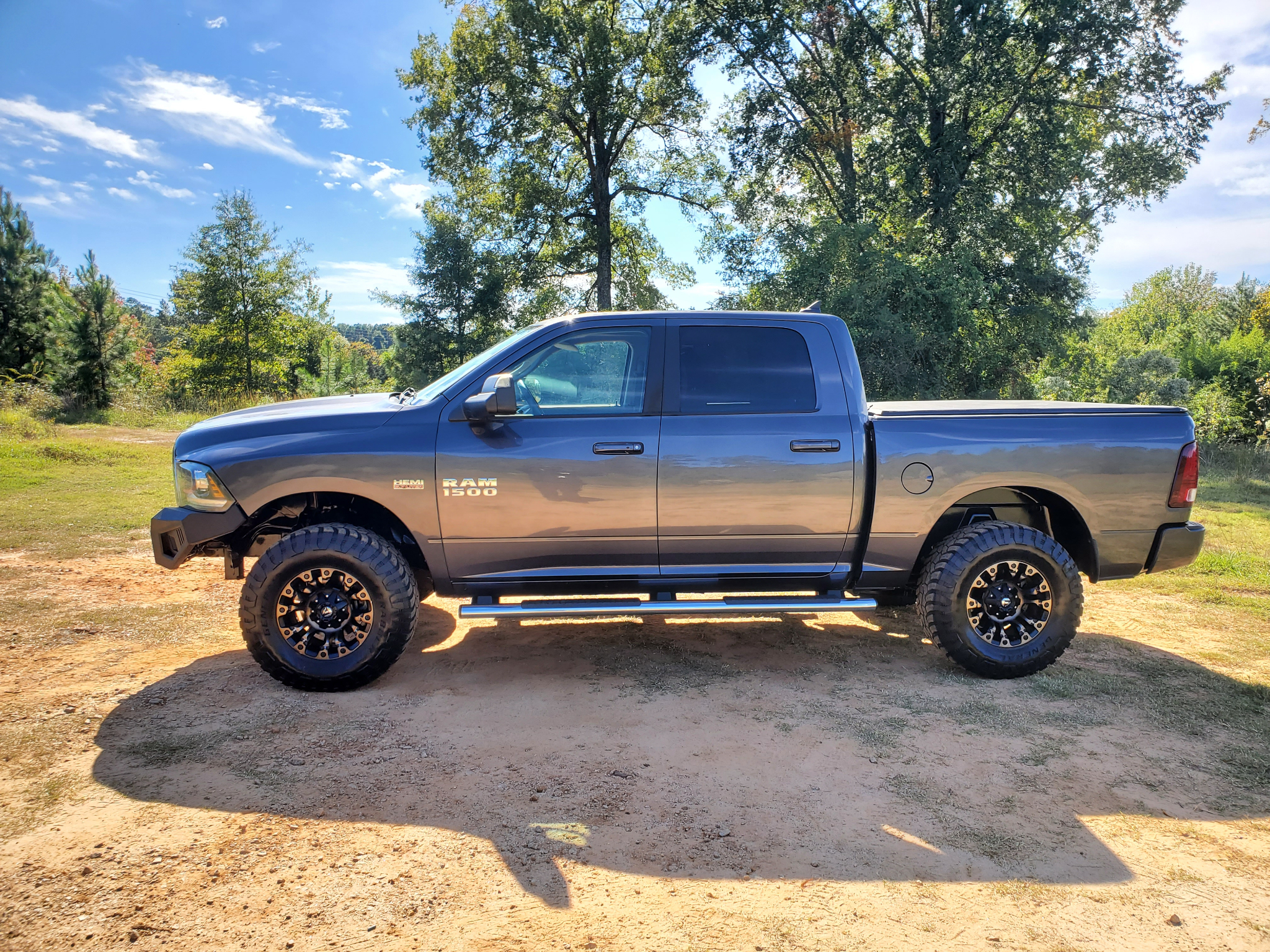 RAM 1500 4WD Crew Cab 140.5" Sport 2016