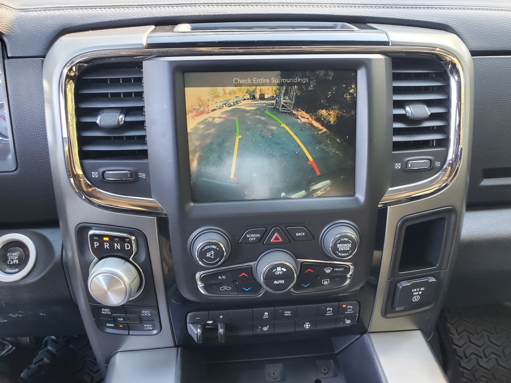 RAM 1500 4WD Crew Cab 140.5" Sport 2016