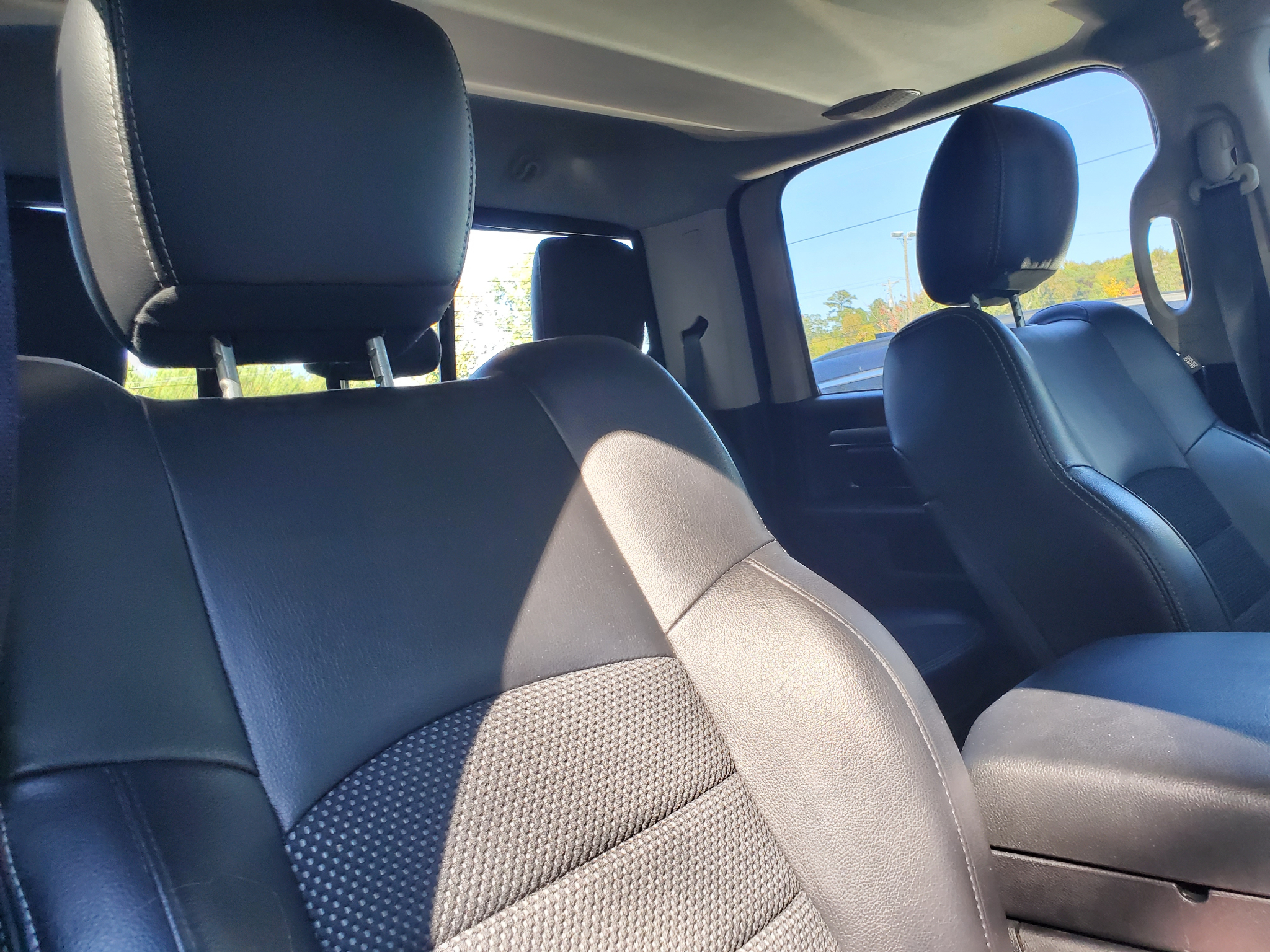 RAM 1500 4WD Crew Cab 140.5" Sport 2016