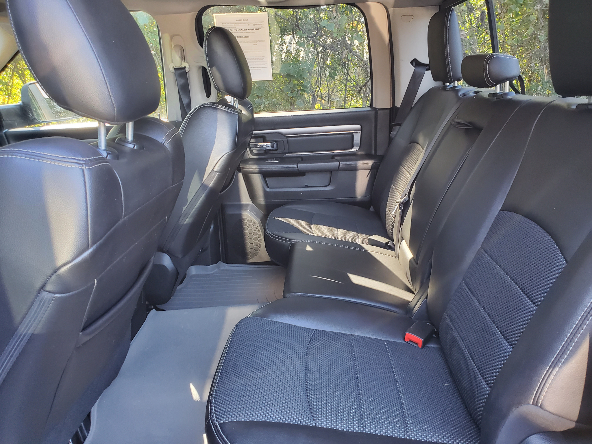 RAM 1500 4WD Crew Cab 140.5" Sport 2016