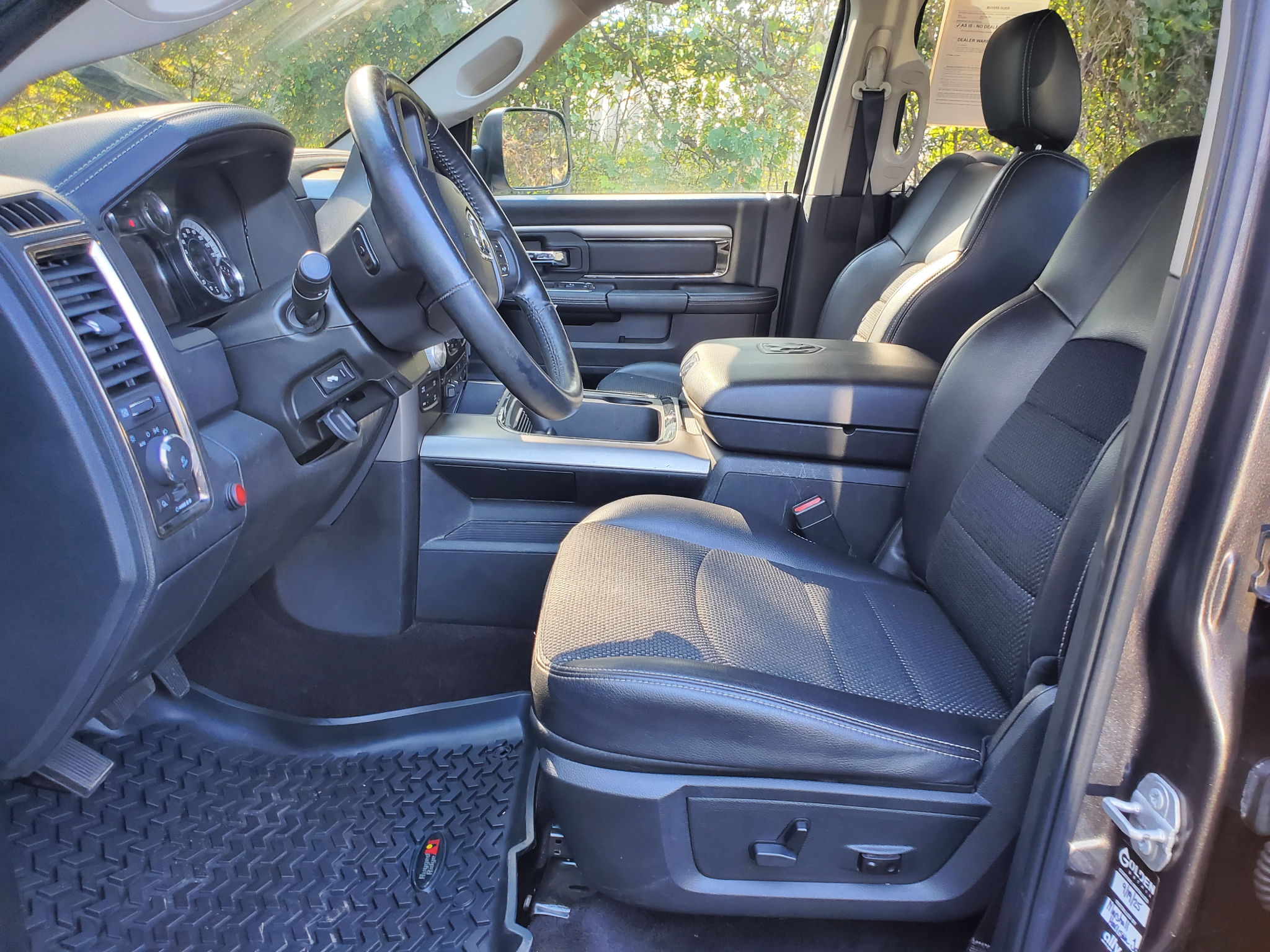 RAM 1500 4WD Crew Cab 140.5" Sport 2016