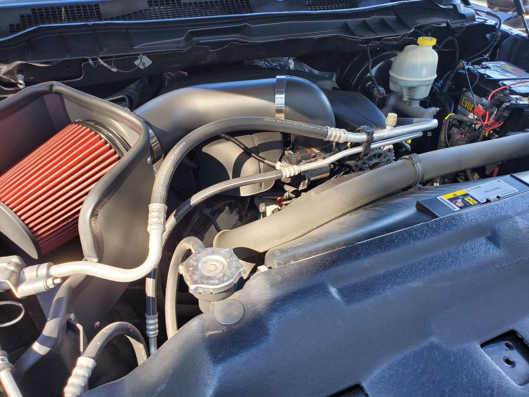 RAM 1500 4WD Crew Cab 140.5" Sport 2016