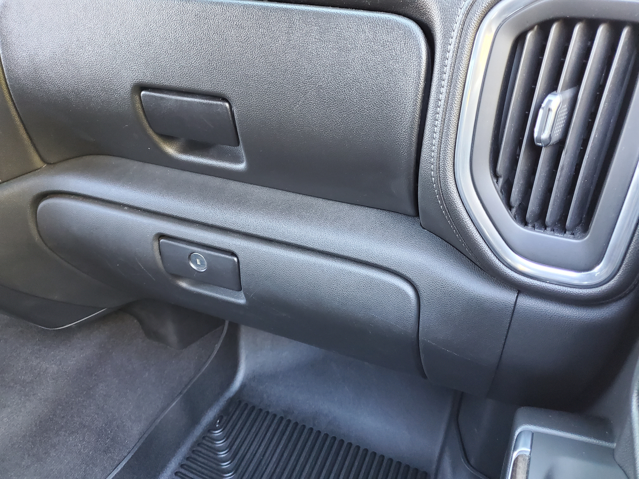 Chevrolet Silverado 1500 4WD Crew Cab 147" LT 2020