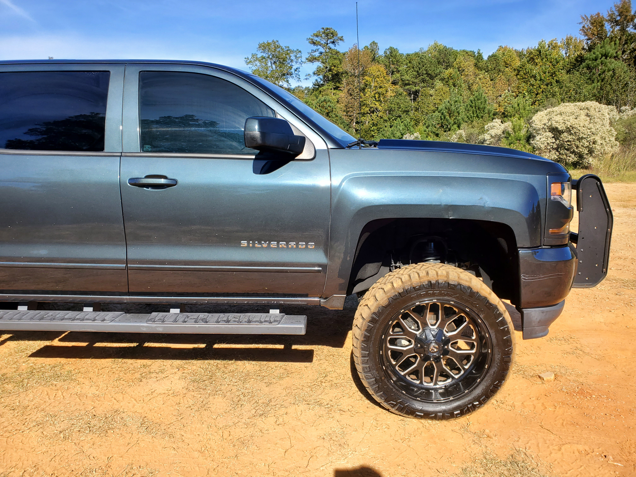 Chevrolet Silverado 1500 4WD Crew Cab 143.5" LT w/2LT 2017