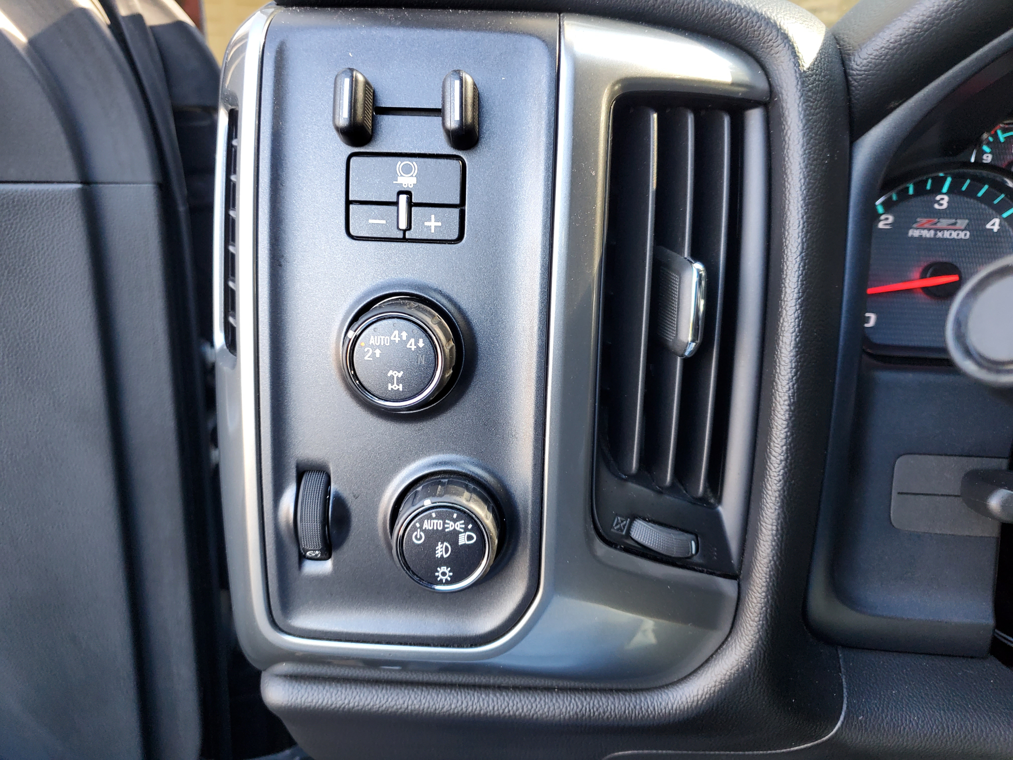 Chevrolet Silverado 1500 4WD Crew Cab 143.5" LT w/2LT 2017