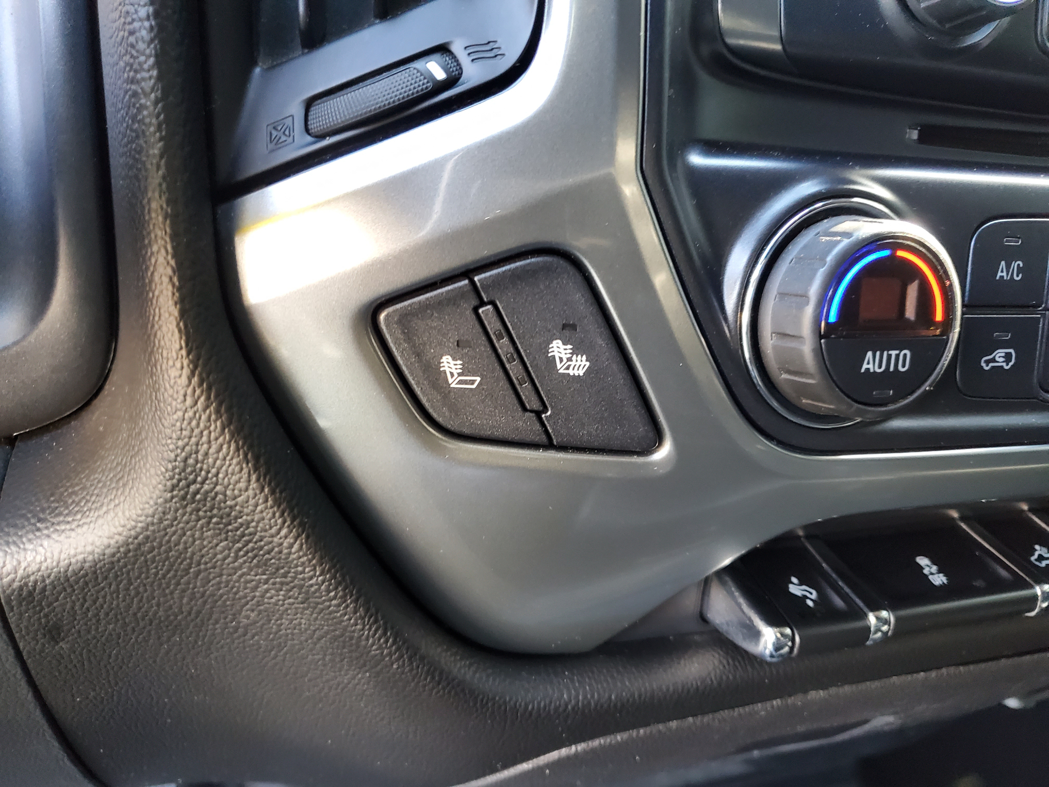 Chevrolet Silverado 1500 4WD Crew Cab 143.5" LT w/2LT 2017