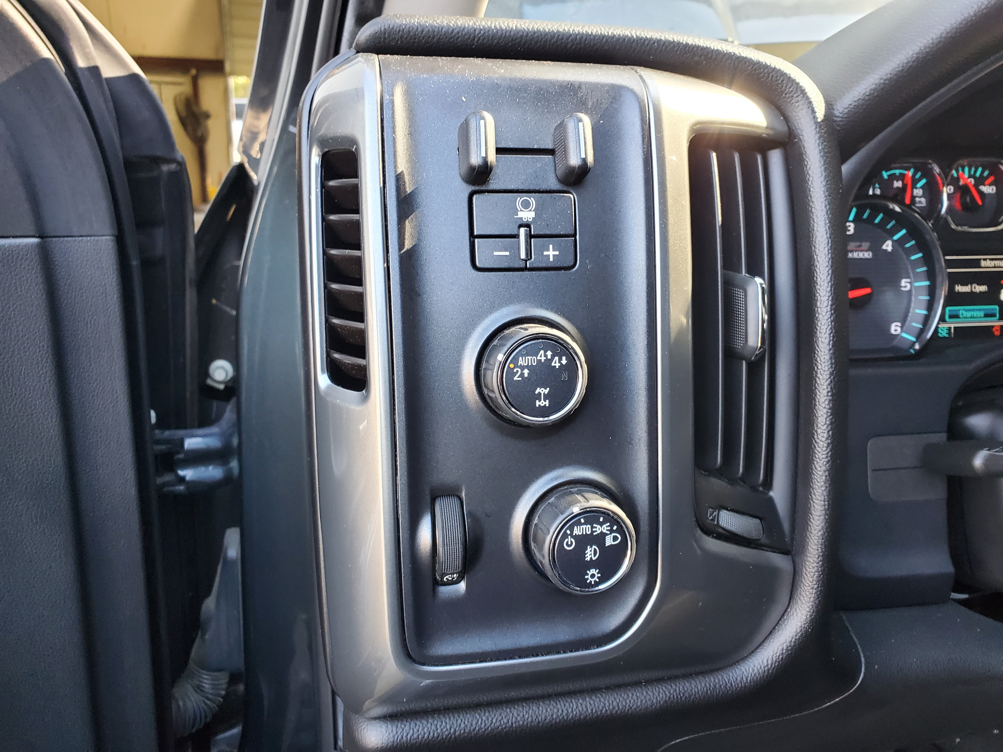 Chevrolet Silverado 1500 4WD Crew Cab 143.5" LT w/2LT 2017