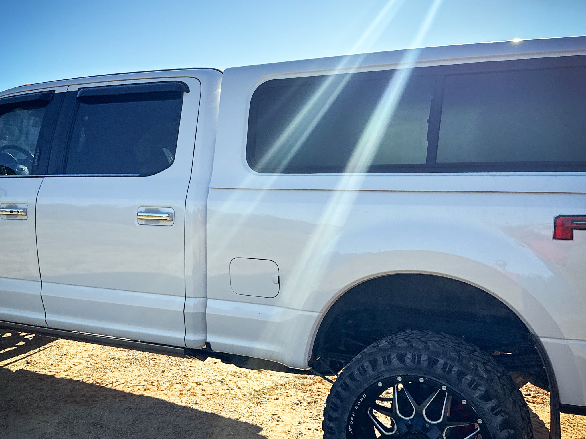 Ford Super Duty F-350 SRW Platinum 4WD Crew Cab 8' Box 2017