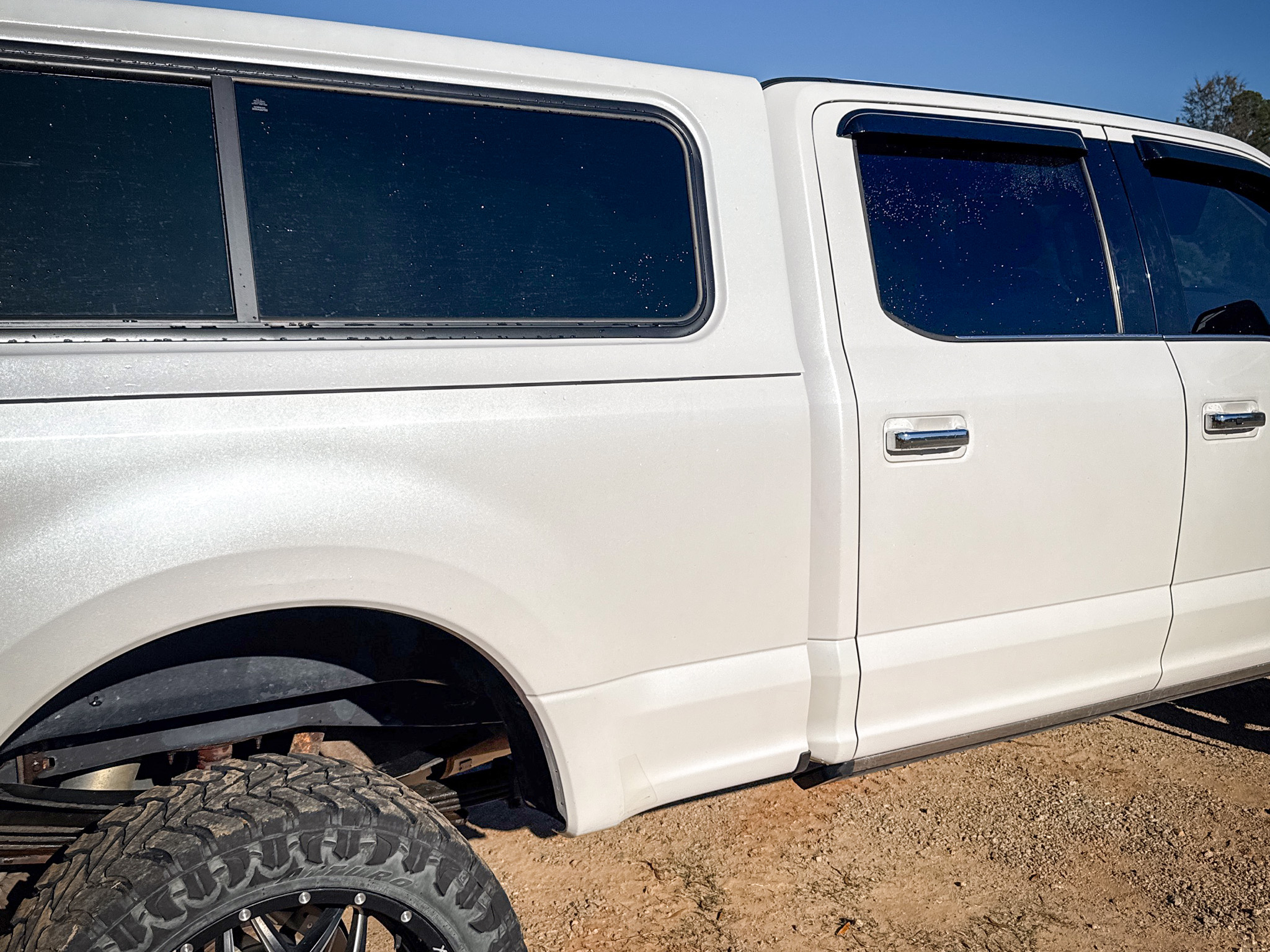 Ford Super Duty F-350 SRW Platinum 4WD Crew Cab 8' Box 2017