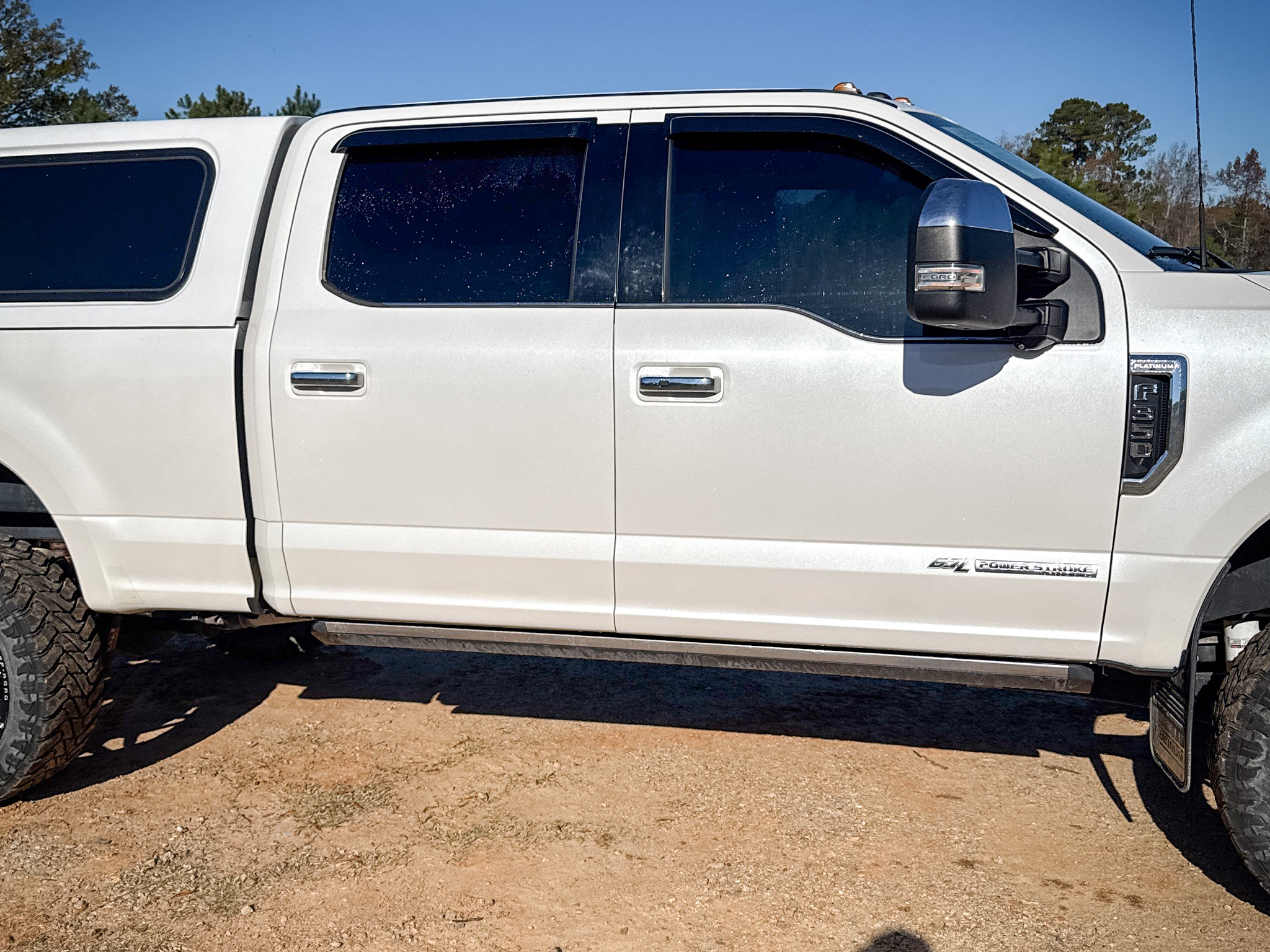 Ford Super Duty F-350 SRW Platinum 4WD Crew Cab 8' Box 2017