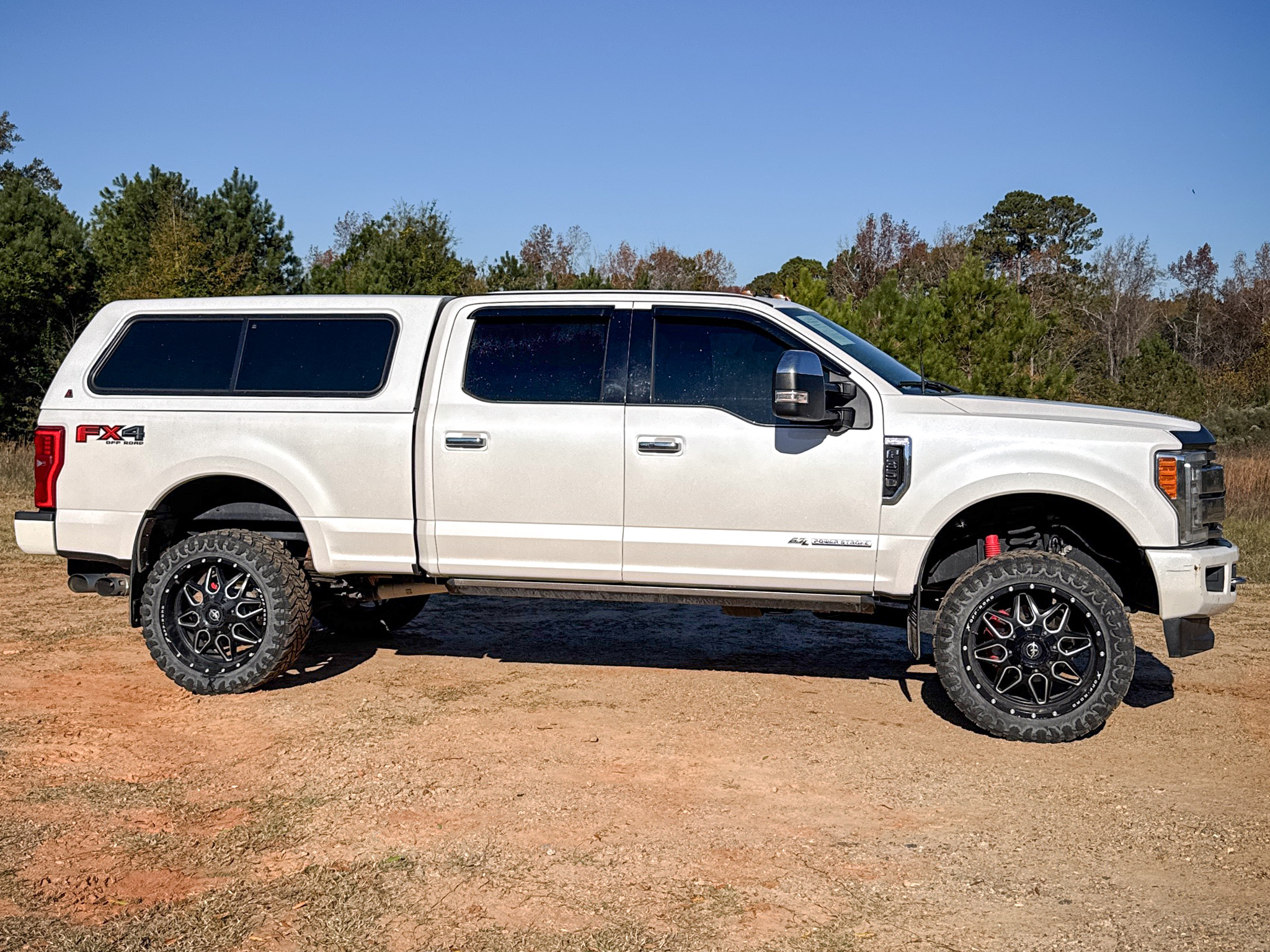 Ford Super Duty F-350 SRW Platinum 4WD Crew Cab 8' Box 2017