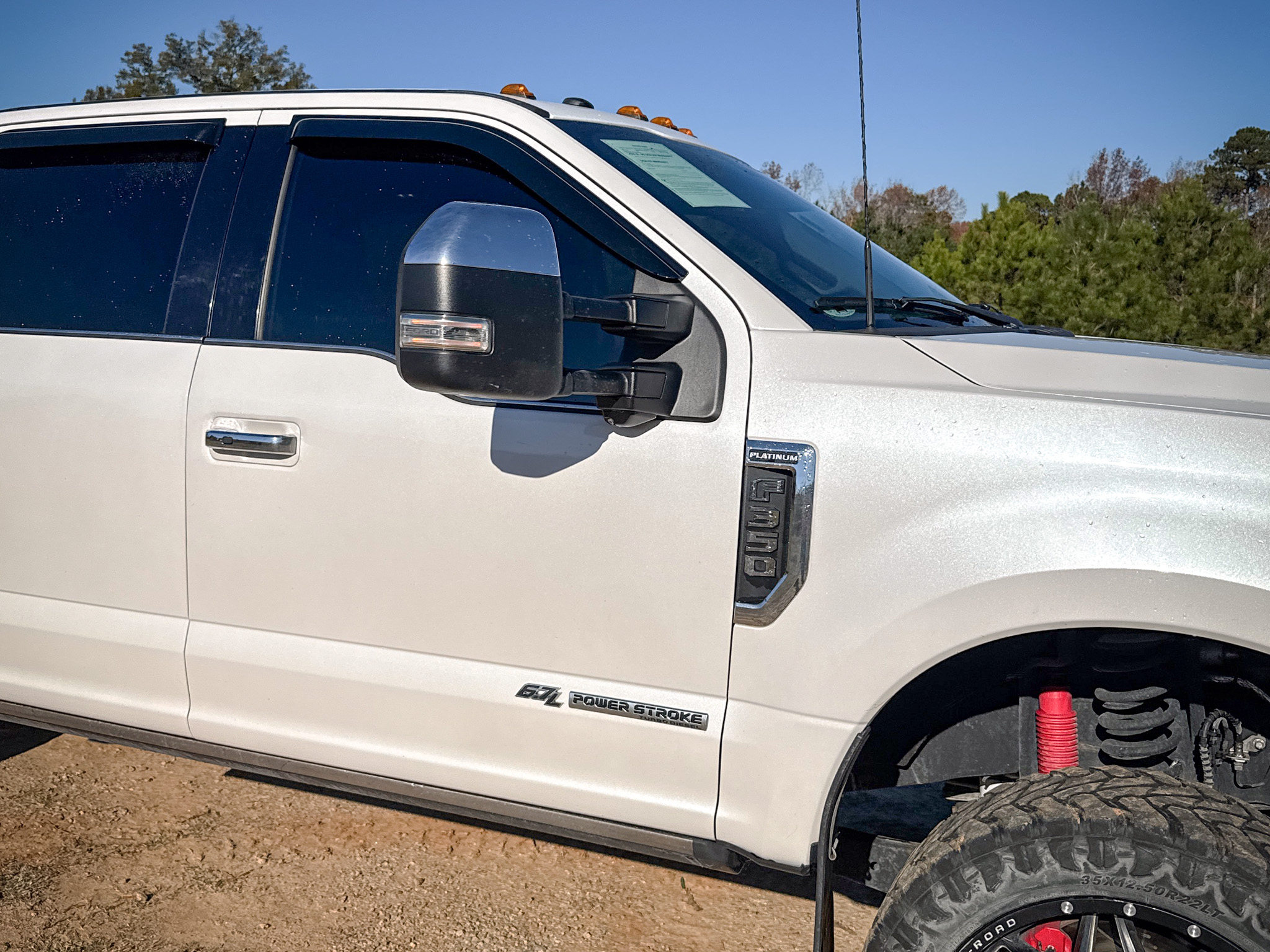 Ford Super Duty F-350 SRW Platinum 4WD Crew Cab 8' Box 2017
