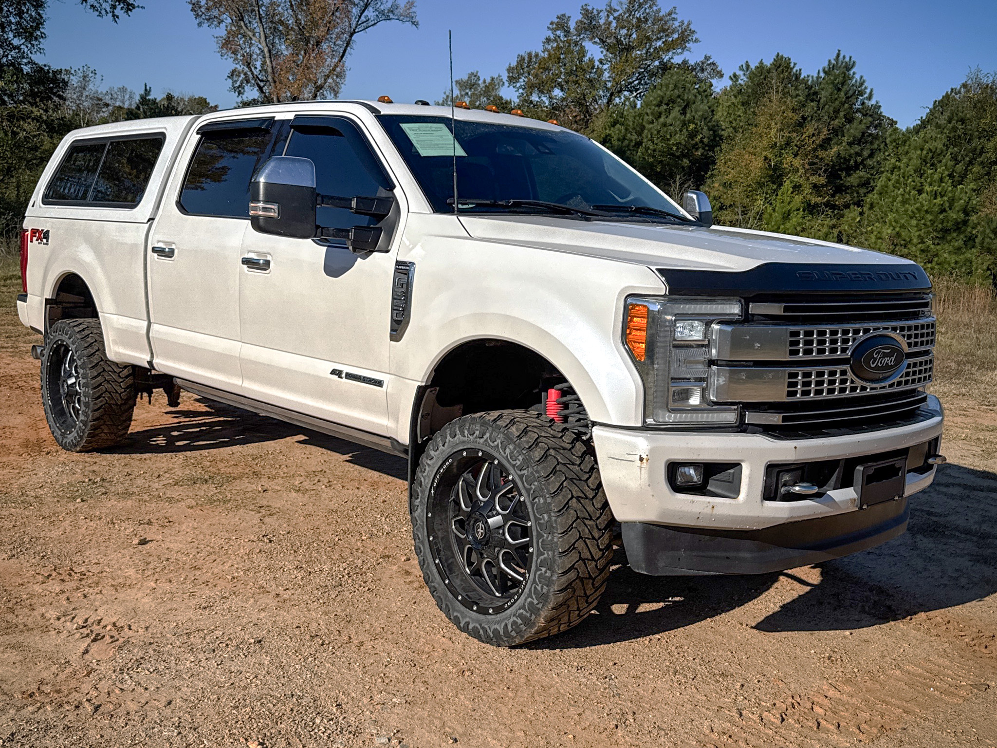 Ford Super Duty F-350 SRW Platinum 4WD Crew Cab 8' Box 2017