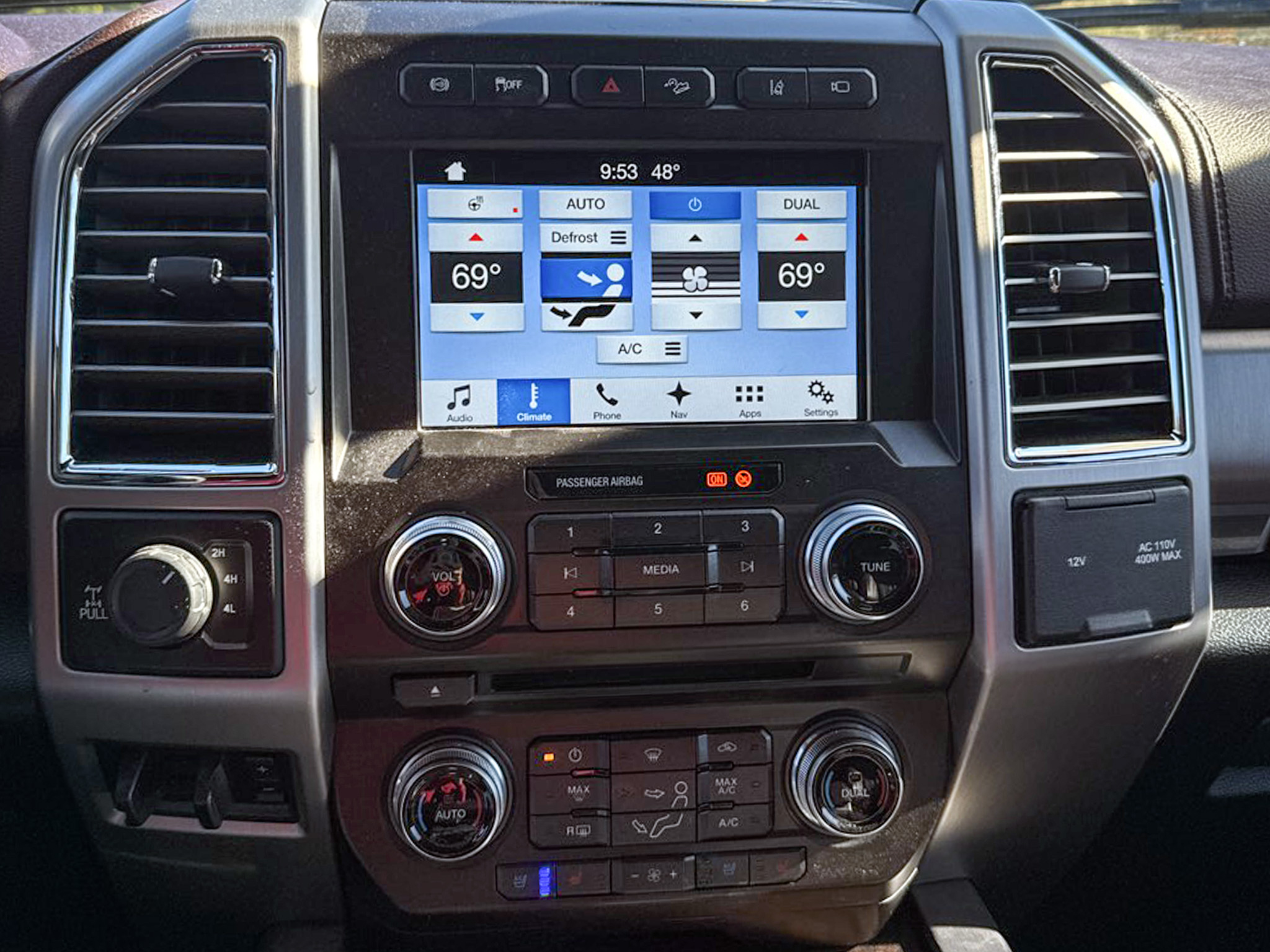 Ford Super Duty F-350 SRW Platinum 4WD Crew Cab 8' Box 2017