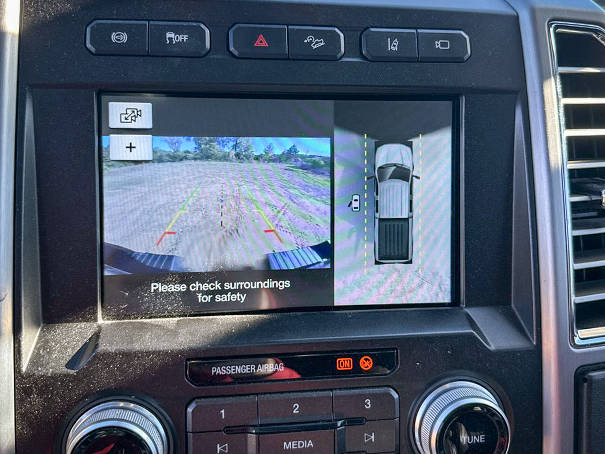 Ford Super Duty F-350 SRW Platinum 4WD Crew Cab 8' Box 2017