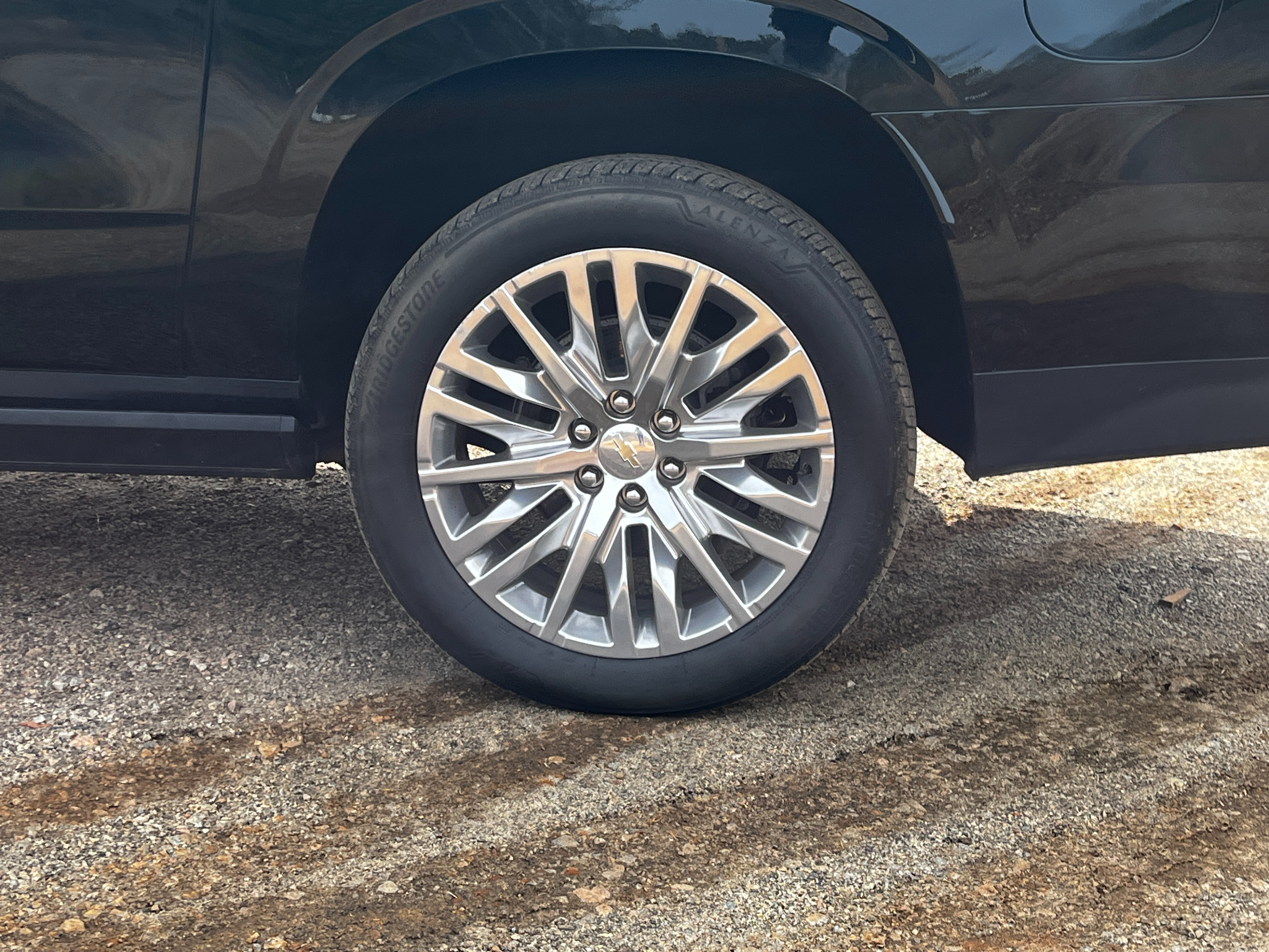 Chevrolet Suburban  2023