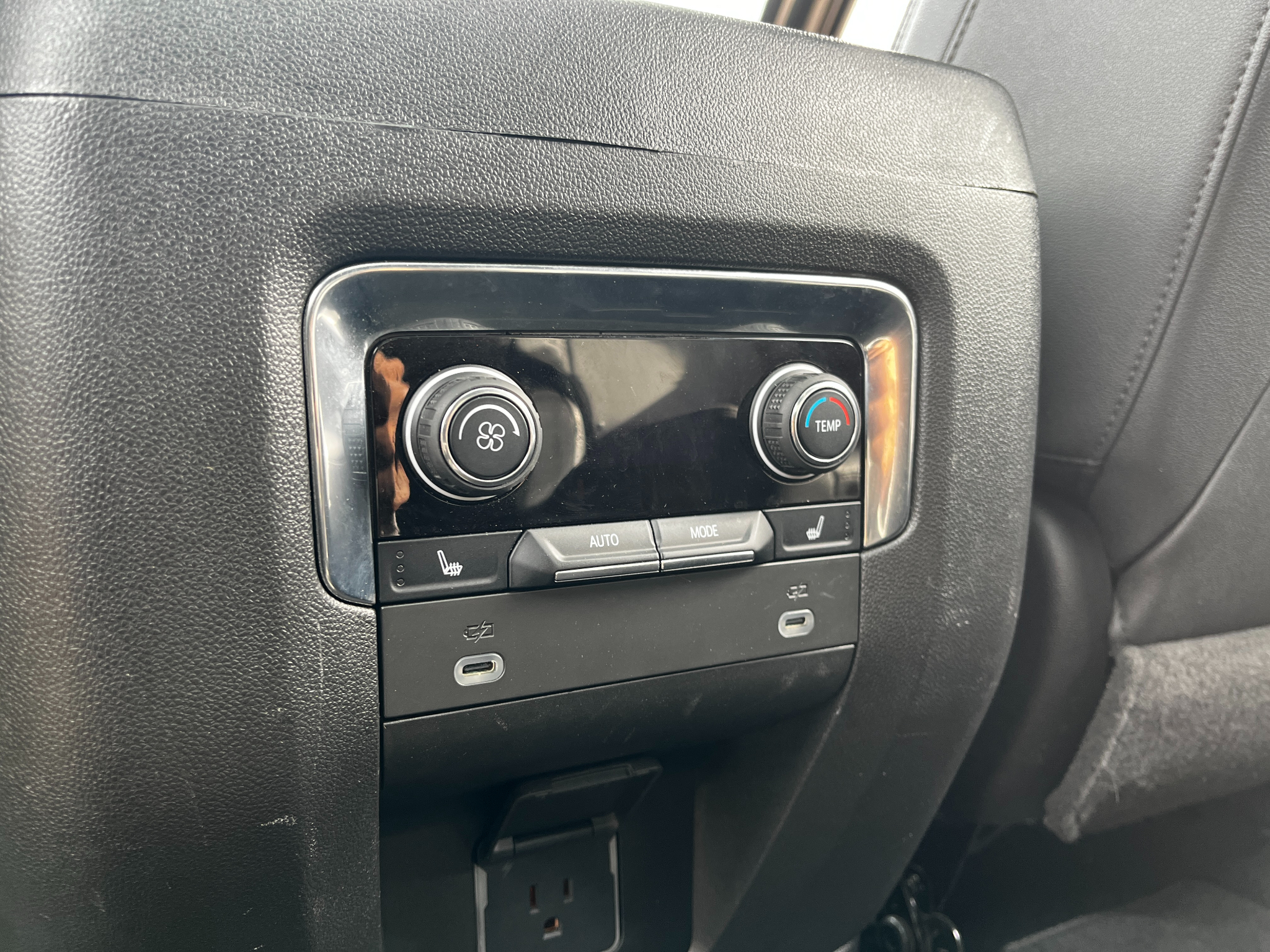 Chevrolet Suburban  2023