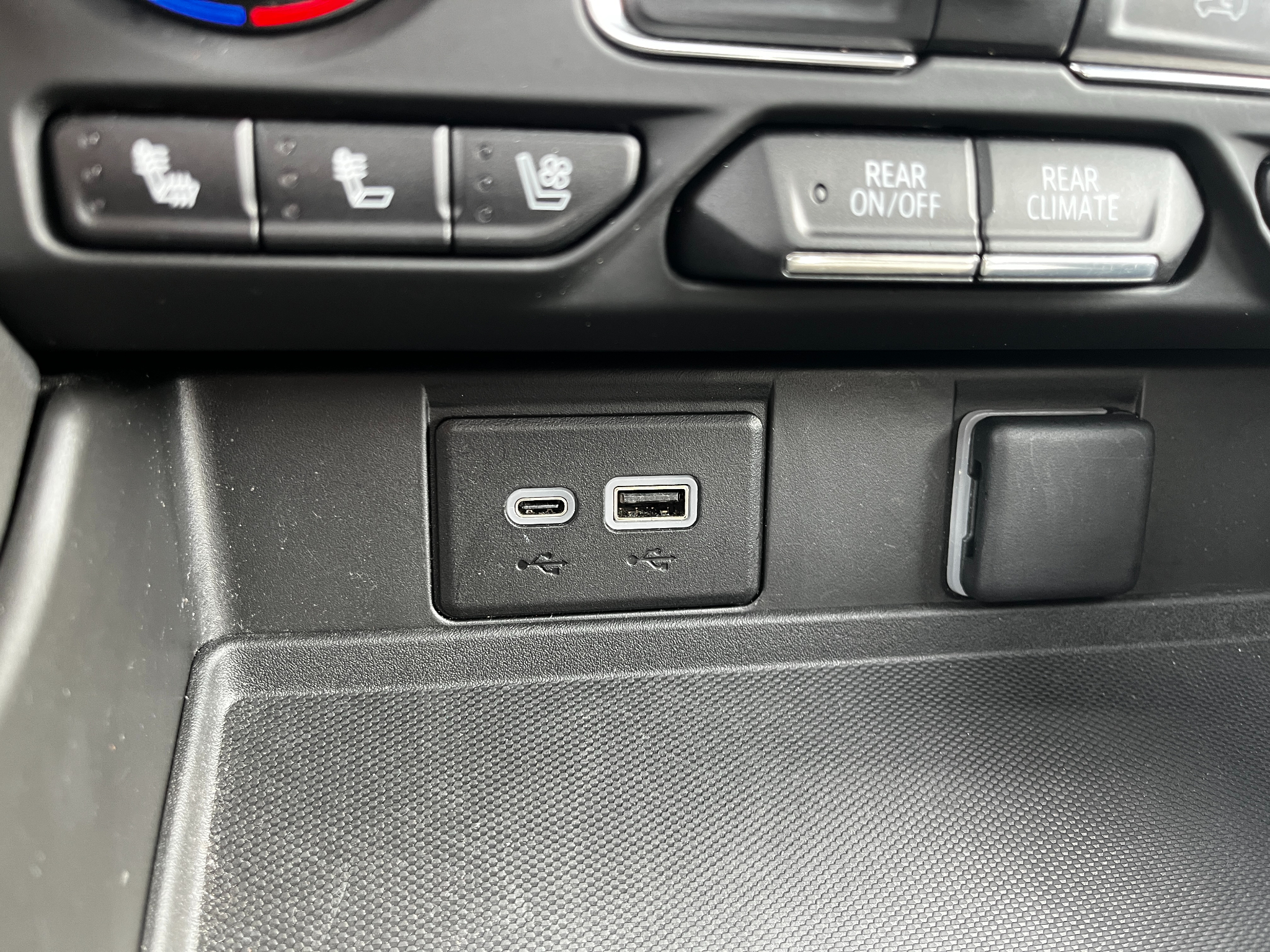 Chevrolet Suburban  2023