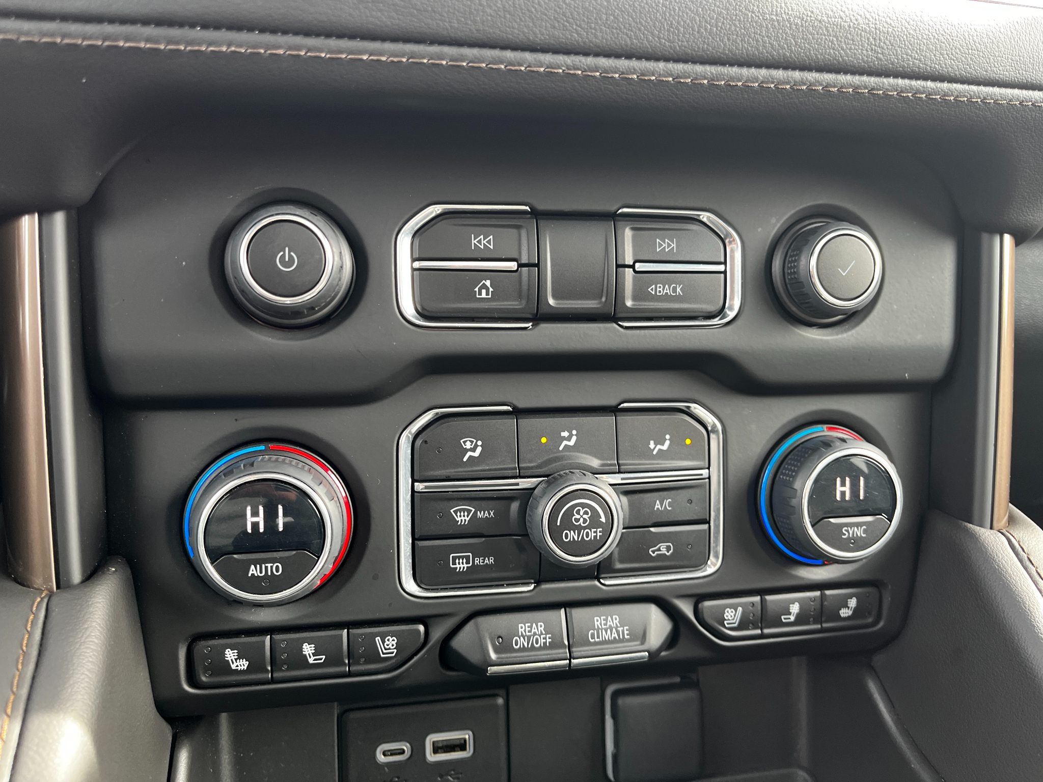 Chevrolet Suburban  2023