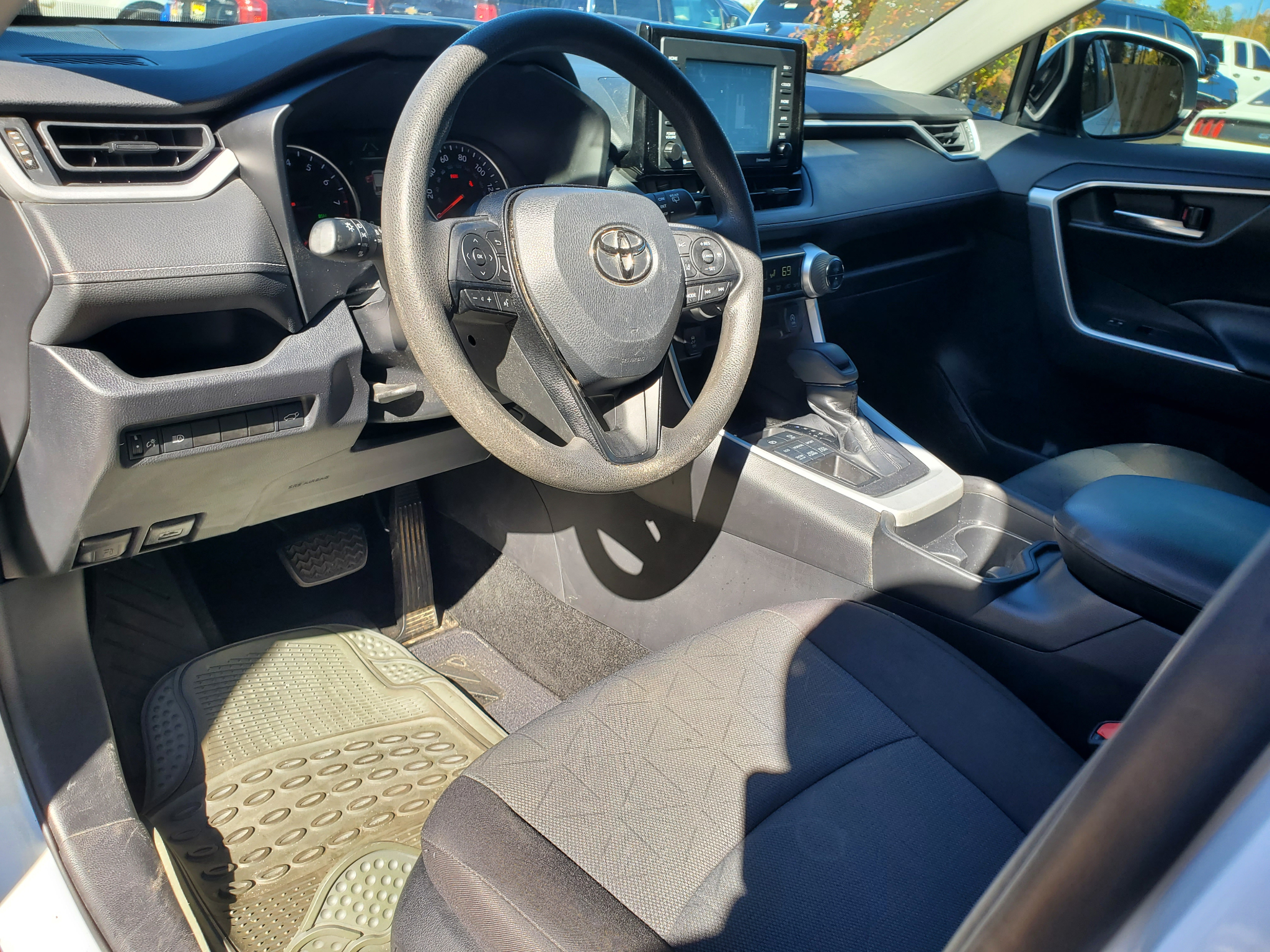 Toyota RAV4 XLE AWD (Natl) 2021