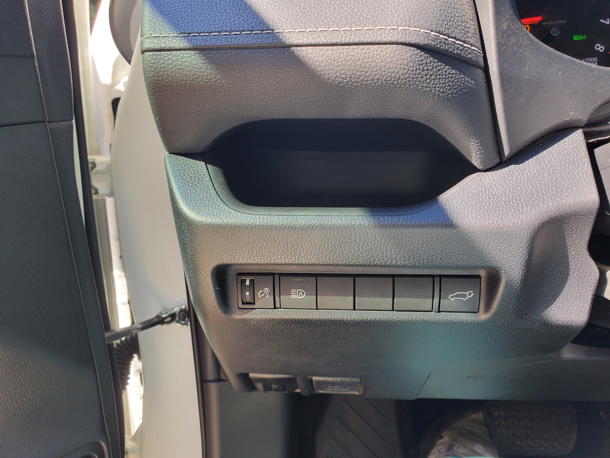 Toyota RAV4 XLE AWD (Natl) 2021