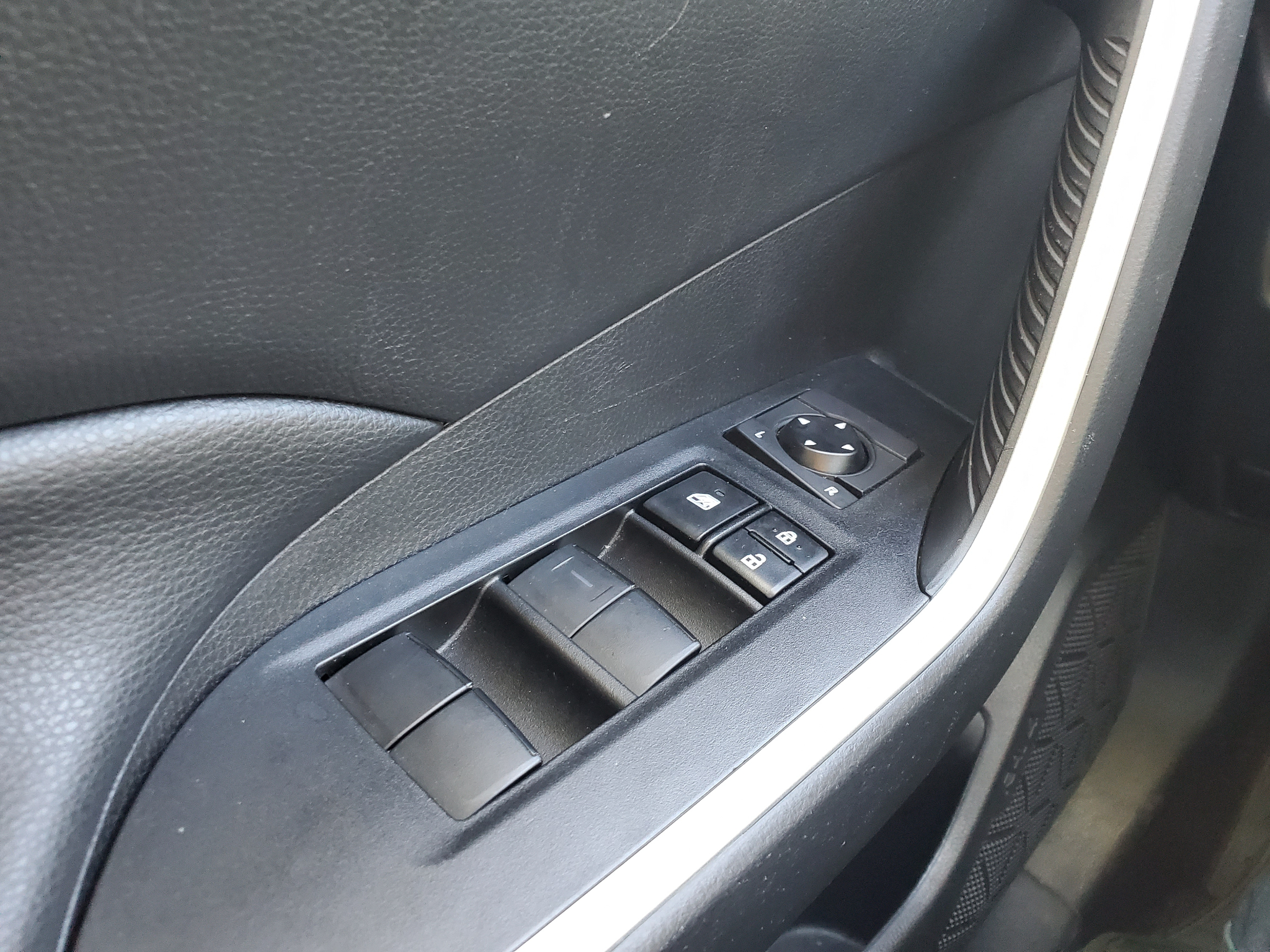 Toyota RAV4 XLE AWD (Natl) 2021