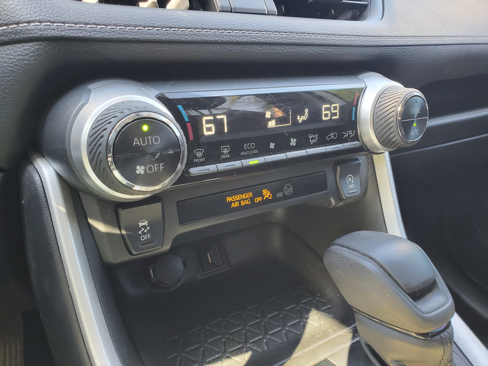 Toyota RAV4 XLE AWD (Natl) 2021