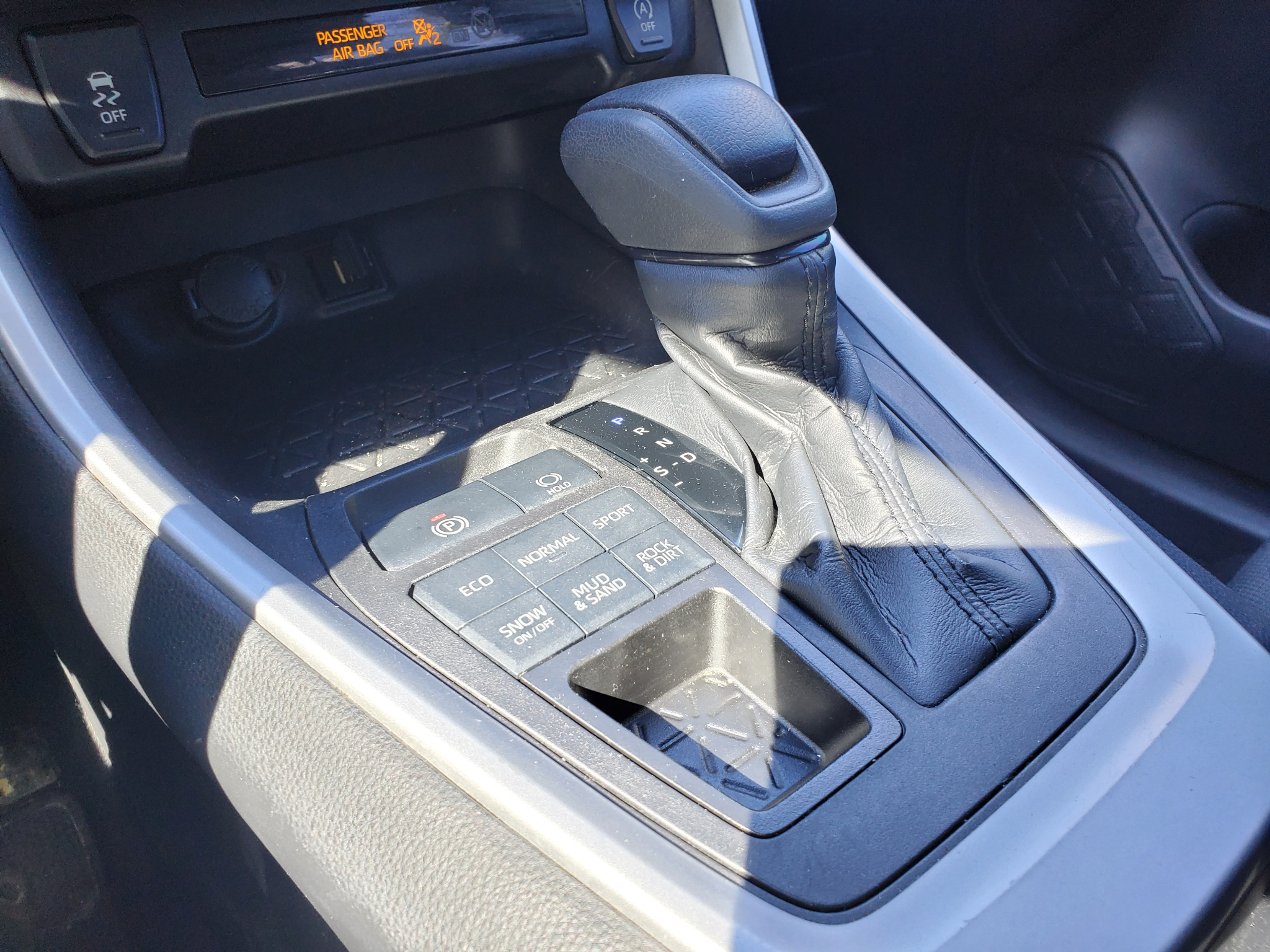 Toyota RAV4 XLE AWD (Natl) 2021