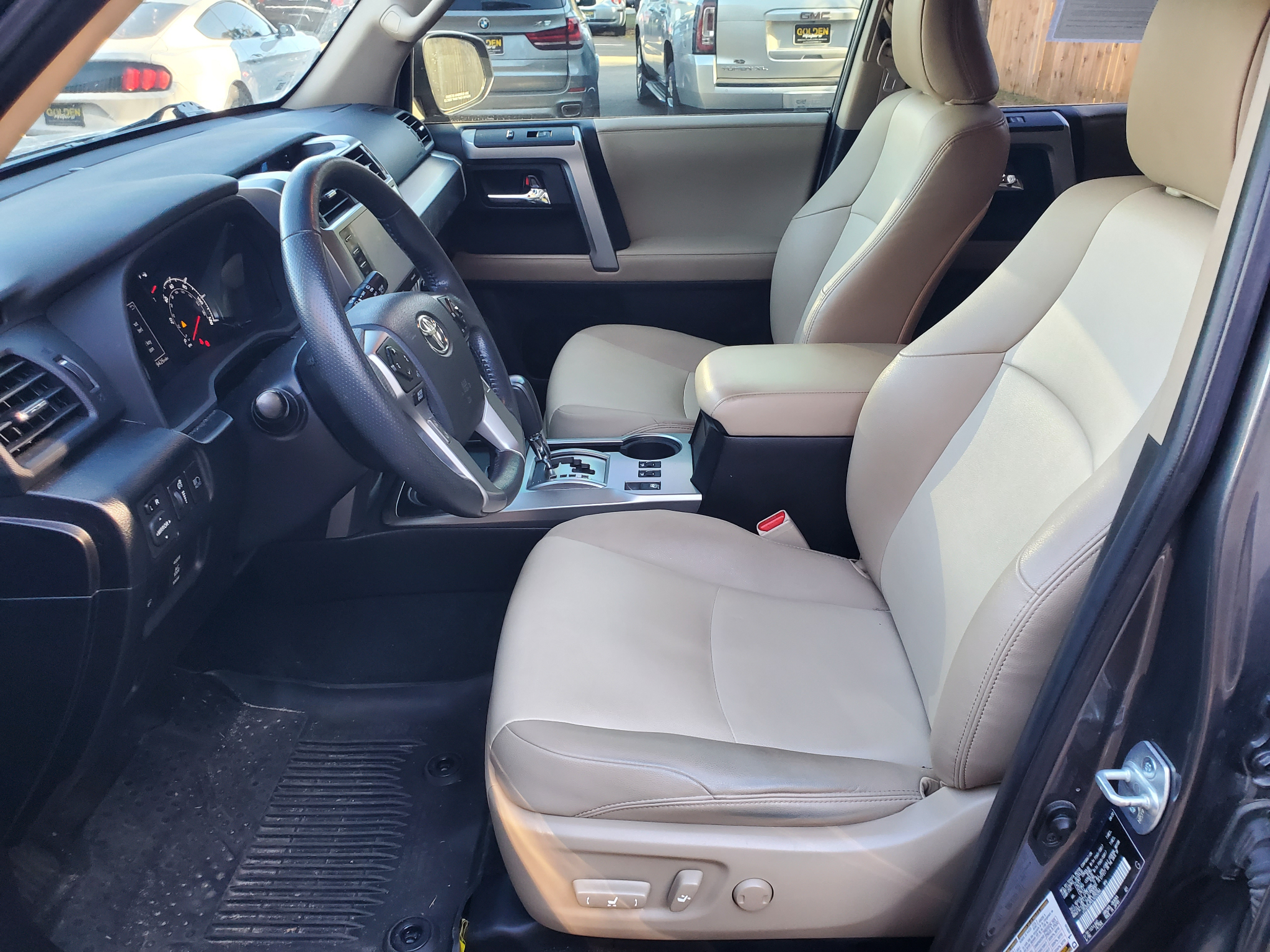 Toyota 4Runner SR5 2WD (Natl) 2020