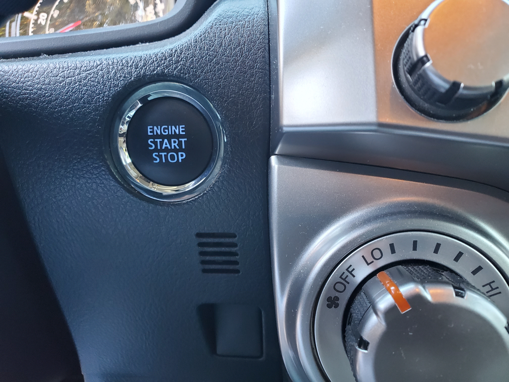 Toyota 4Runner SR5 2WD (Natl) 2020