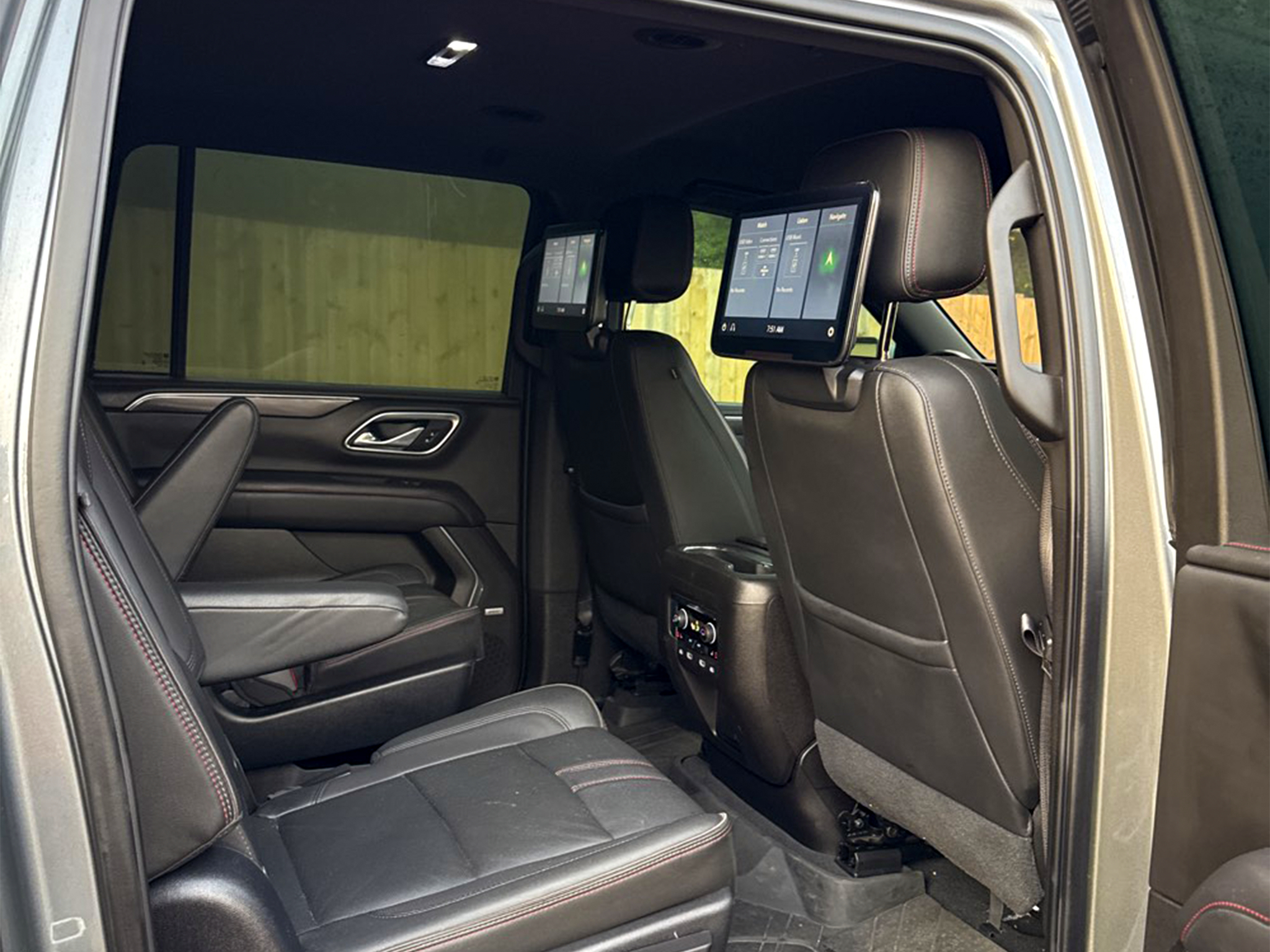 Chevrolet Suburban  2021