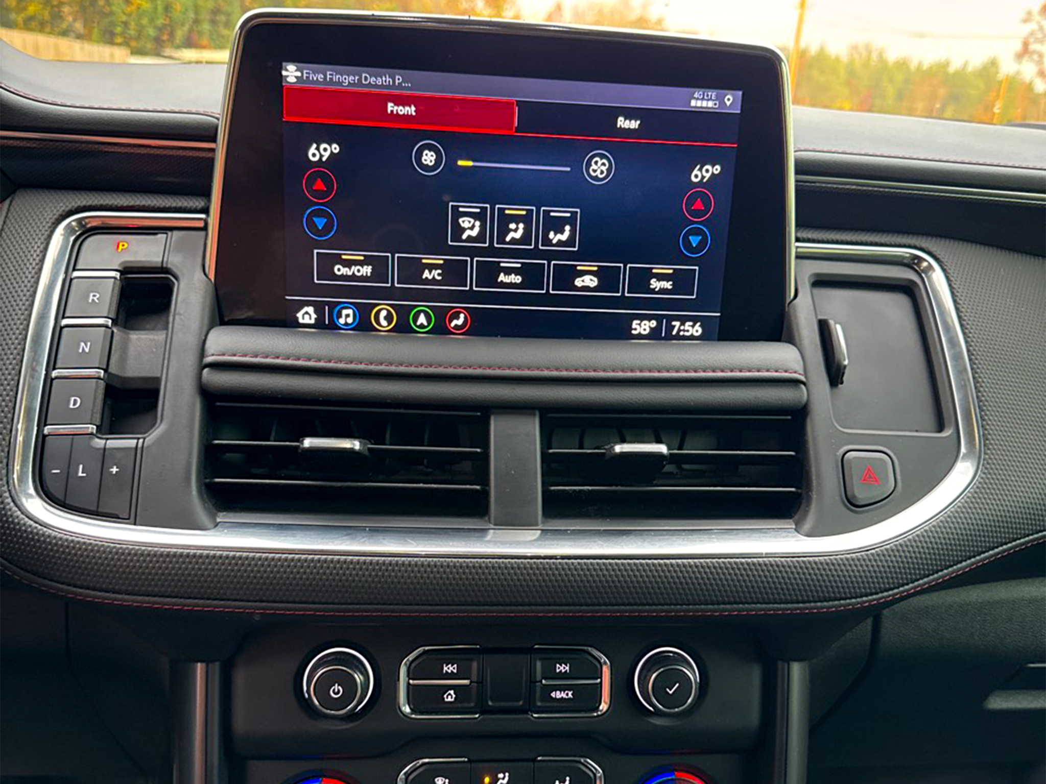 Chevrolet Suburban  2021