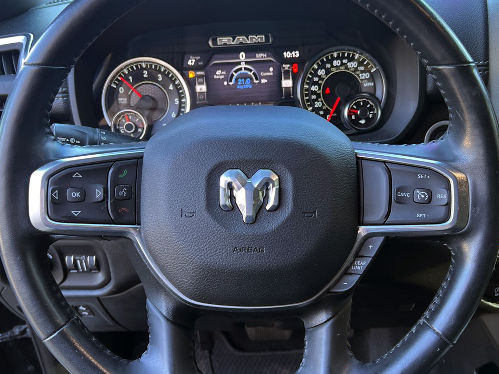 RAM 1500 Laramie 4x4 Crew Cab 5'7" Box 2023