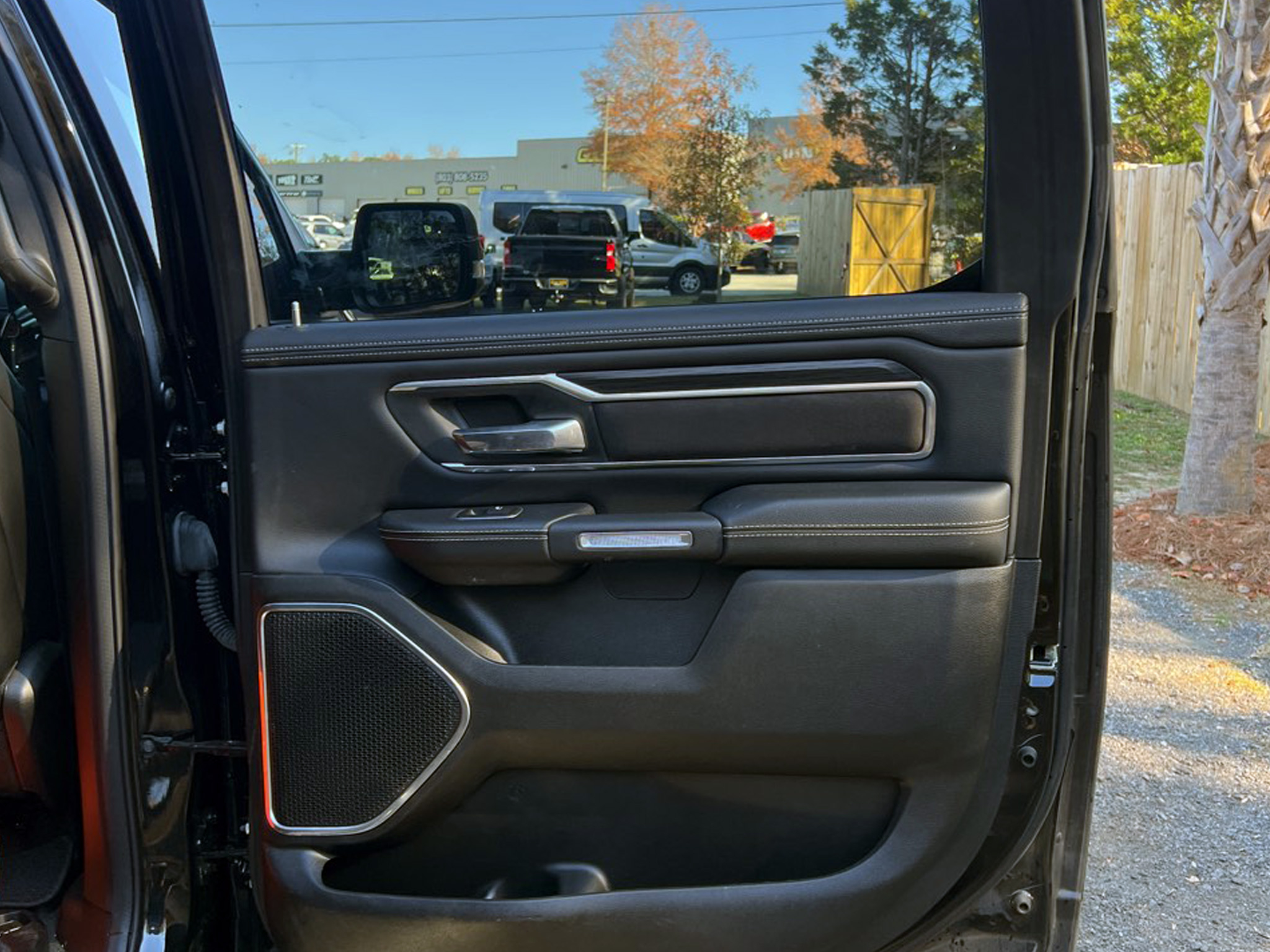 RAM 1500 Laramie 4x4 Crew Cab 5'7" Box 2023