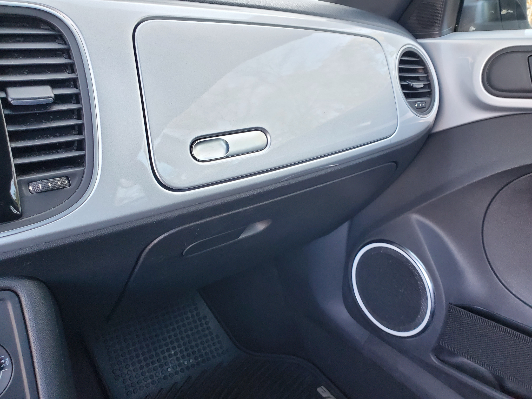 Volkswagen Beetle  2012